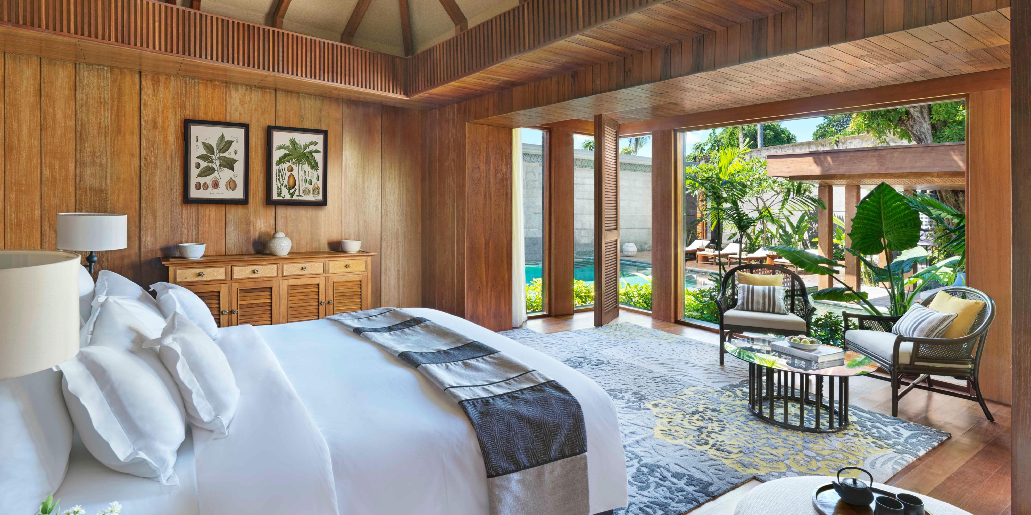 Spacious tropical getaway with 24 hours butler assistance