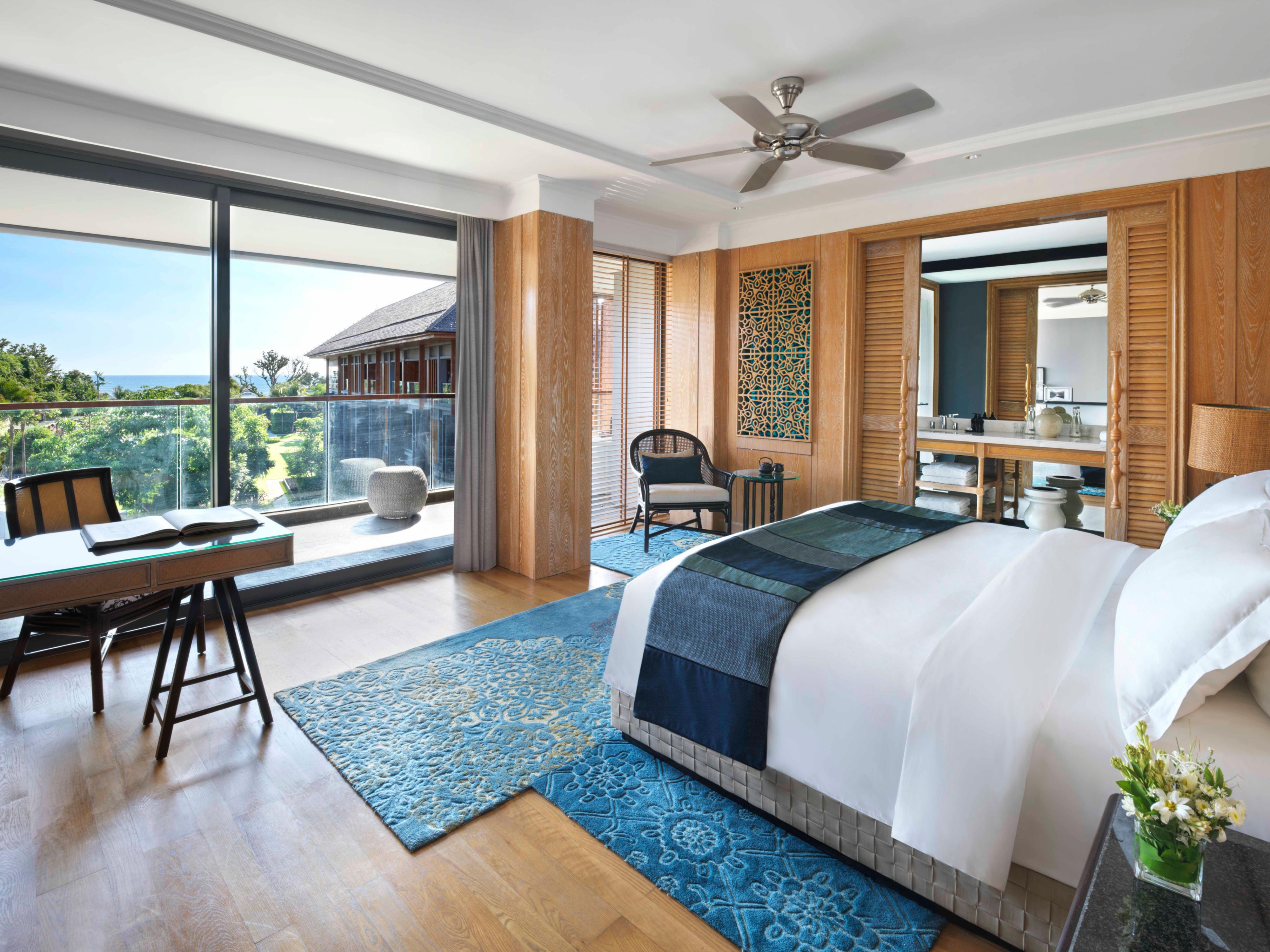 1 King Bed Suite with Partial Ocean View