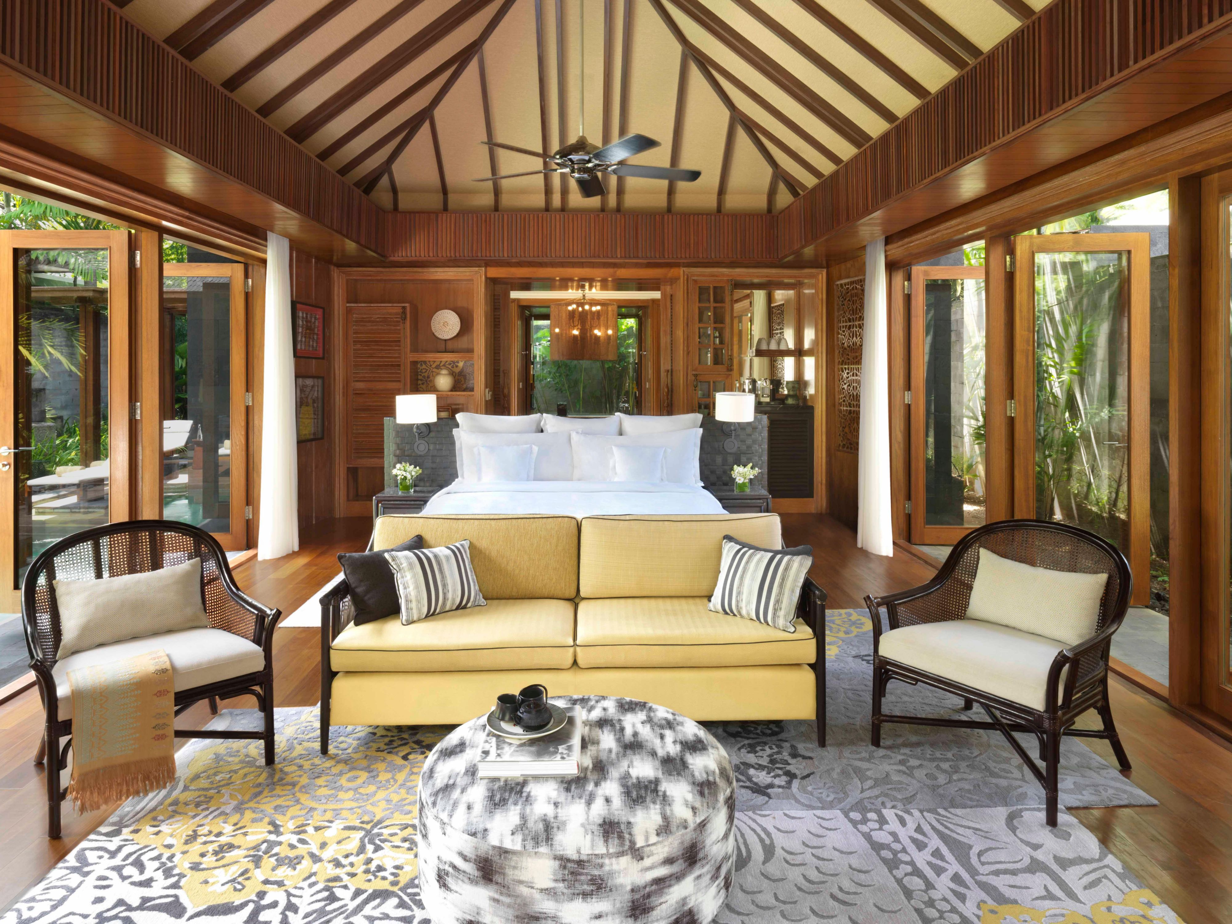 One-Bedroom Villa with indoor seating area