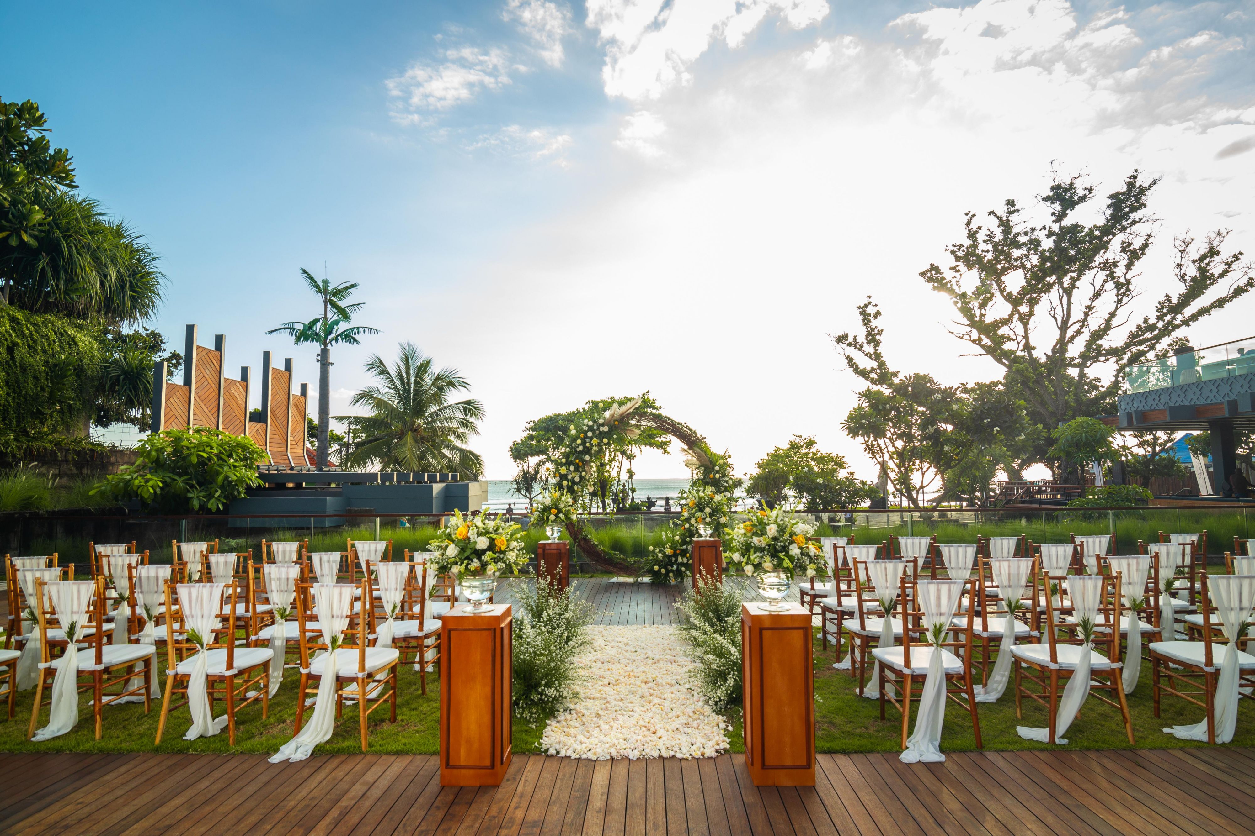 Celebrate your love in the heart of Bali’s most vibrant beachside spot at Hotel Indigo Bali Seminyak Beach. Your special wedding day will sure be an unforgettable one for you and those witnessing your once-in-a-lifetime moment to cherish forever at this Bali wedding venue.