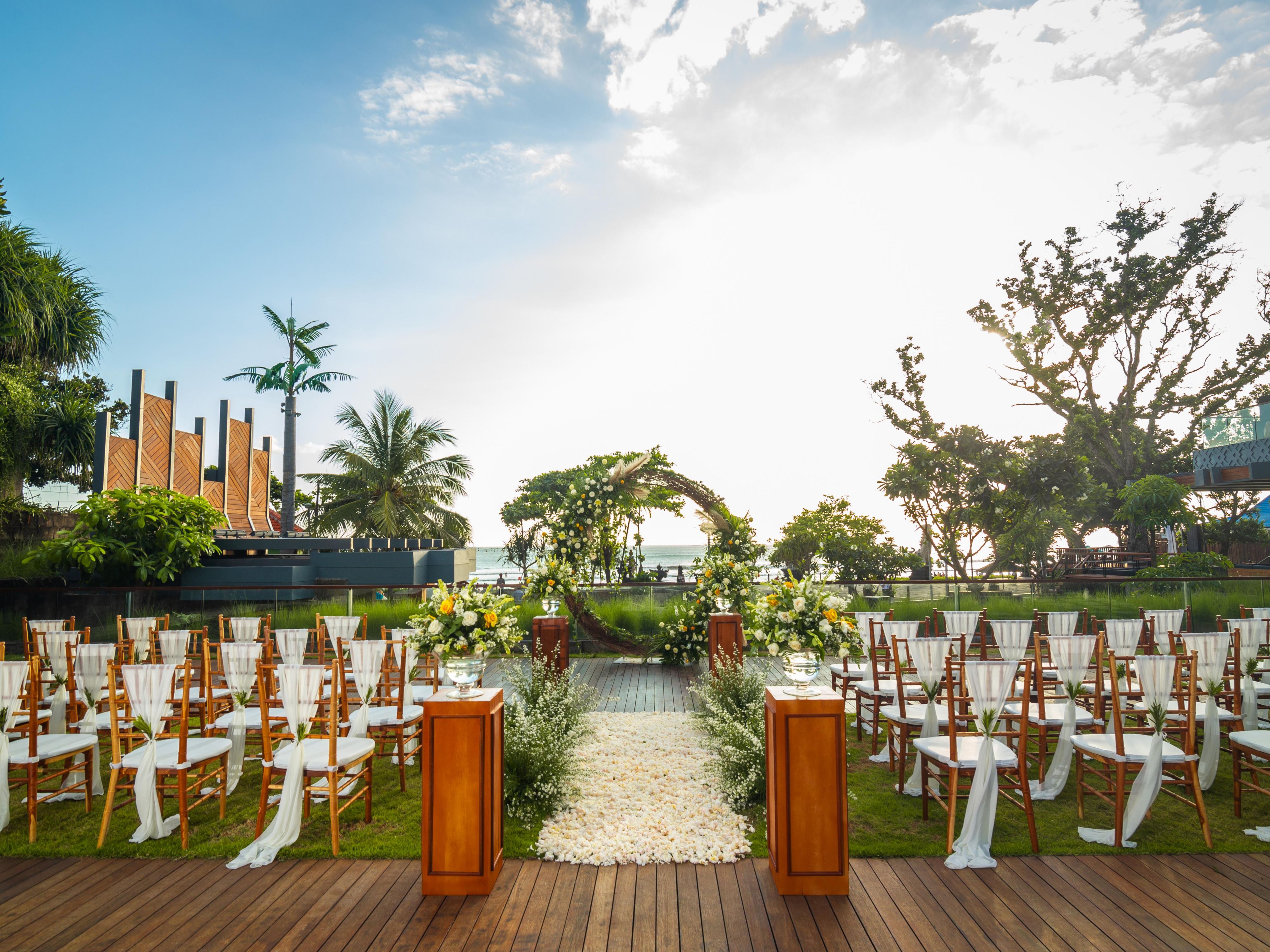Celebrate your love in the heart of Bali’s most vibrant beachside spot at Hotel Indigo Bali Seminyak Beach. Your special wedding day will sure be an unforgettable one for you and those witnessing your once-in-a-lifetime moment to cherish forever at this Bali wedding venue.