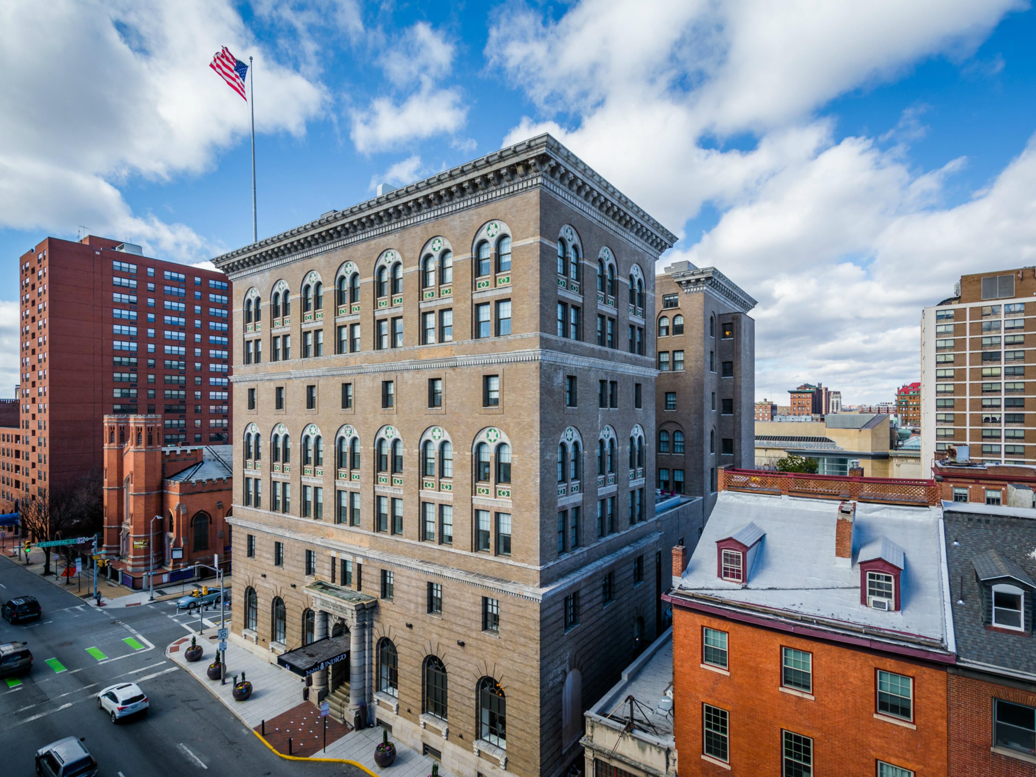 Set in Baltimore’s original YMCA building from 1907, Hotel Indigo Baltimore Downtown blends vintage elegance with literary flair. As a proud member of Historic Hotels of America, the hotel celebrates its storied past with original architecture and curated artwork honoring local legends like Edgar Allan Poe and Francis Scott Key.