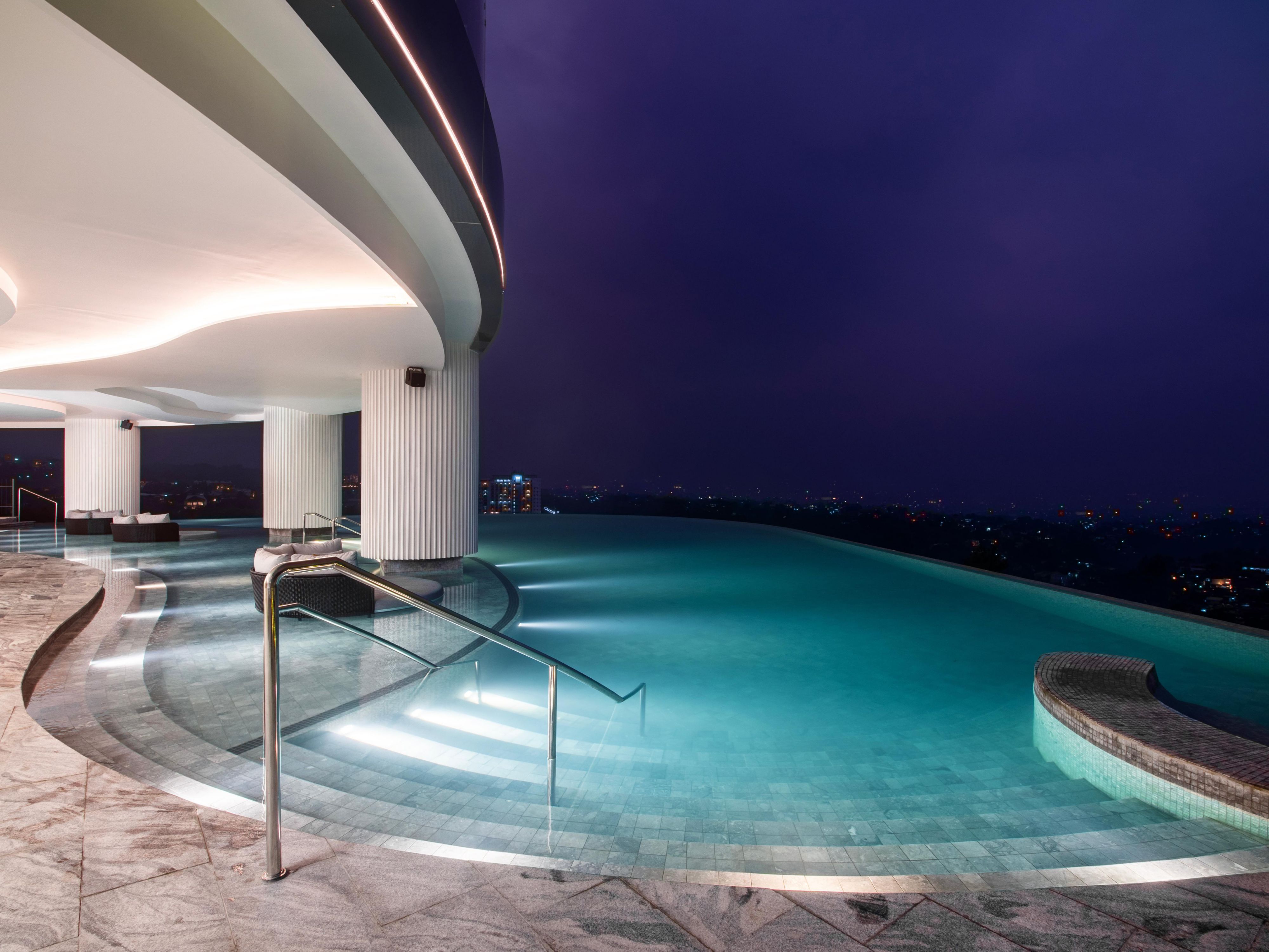 Take a refreshing break and enjoy our heated infinity pool that's designed like a waterfall. Feel the thrill of swimming in a waterfall while admiring the stunning view of Bandung. Additionally, children can splash around the kids' pool located just next to it.  Dive in or dip a toe and make a splash!