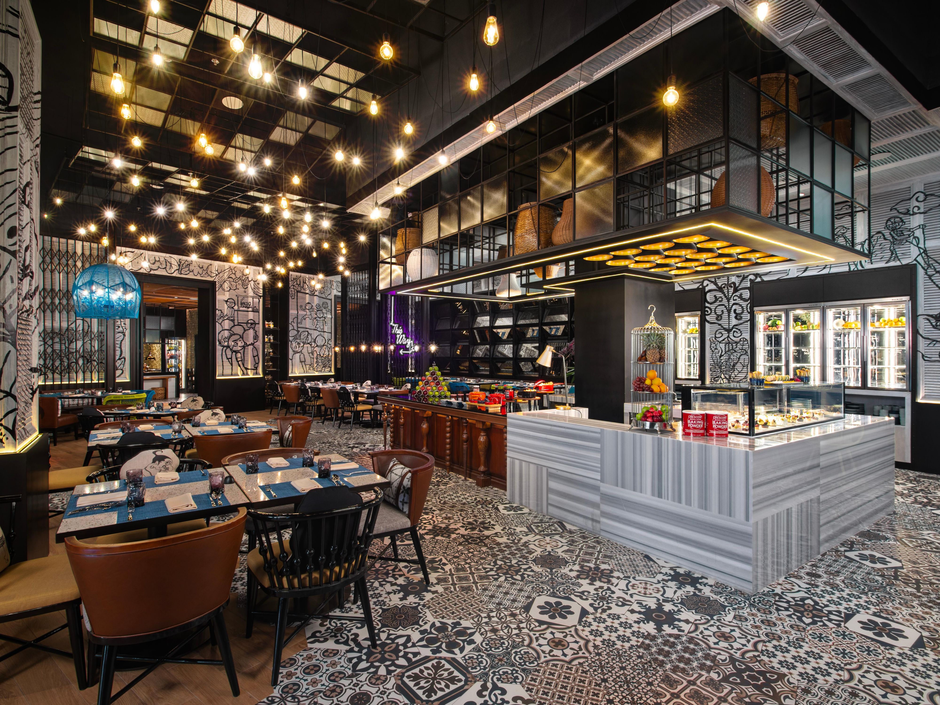 Discover the hidden culinary treasures of the Dago Pakar neighbourhood.  Our restaurants and bars create innovative flavours tapping into the best of Bandung Sundanese cuisine, classic Indonesian favourites, and International  a la carte and buffet options.
