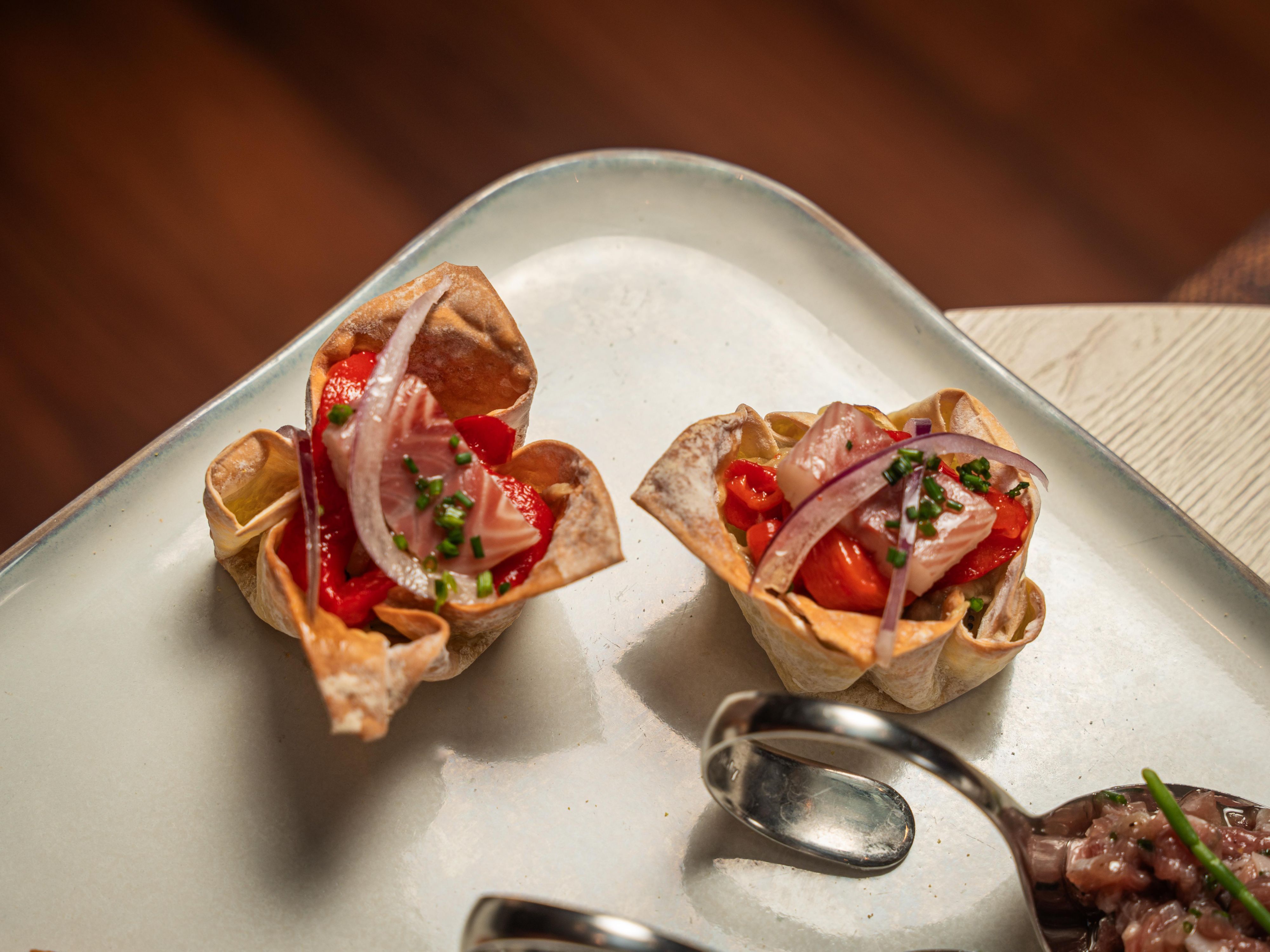 Experience the magic of the holiday season at Reversible. Exquisite dishes, a sparkling atmosphere, and joyful moments await to share with your team. Turn every celebration into an unforgettable memory.