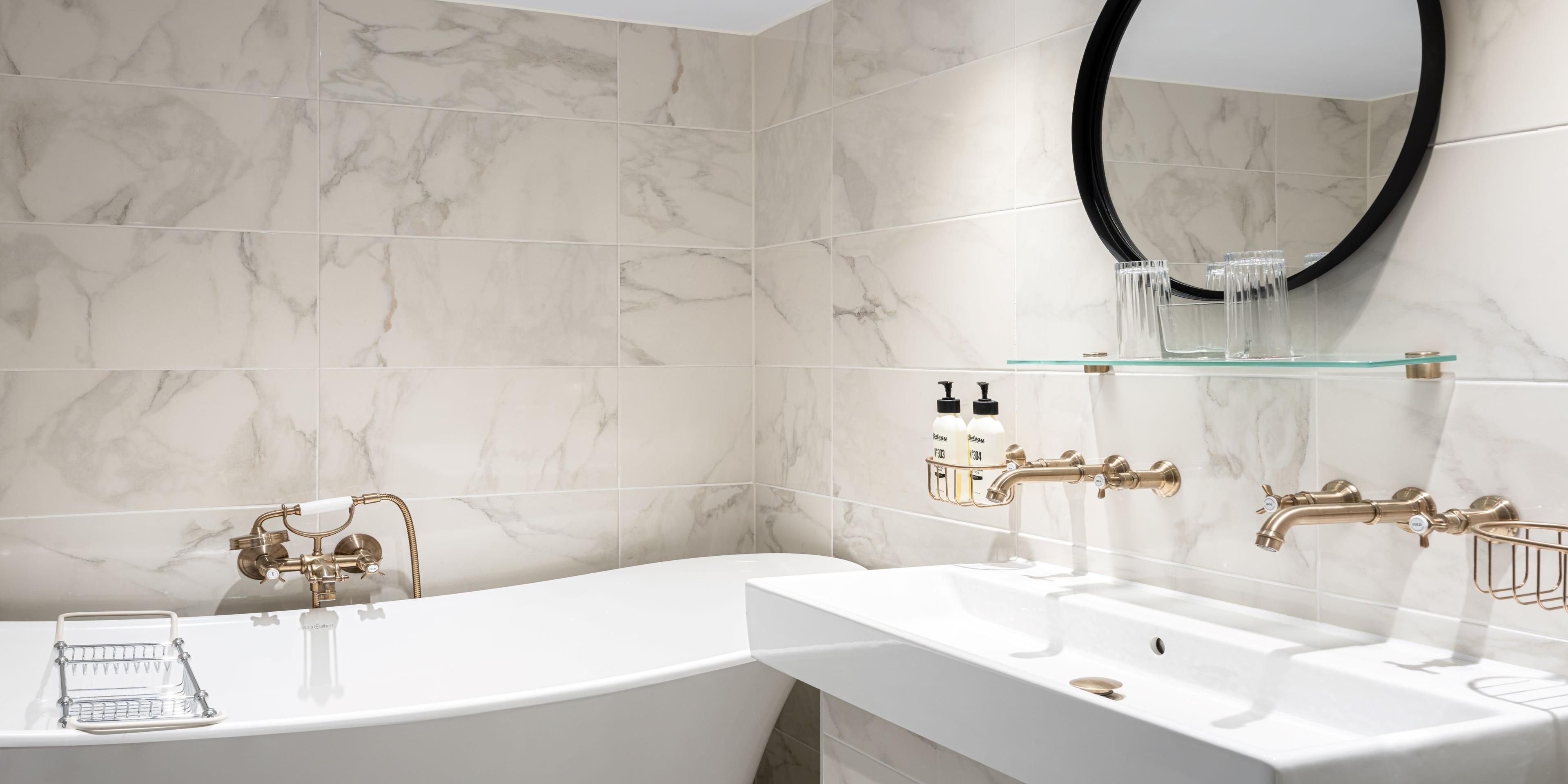 Double Sink and Roll Top Bath