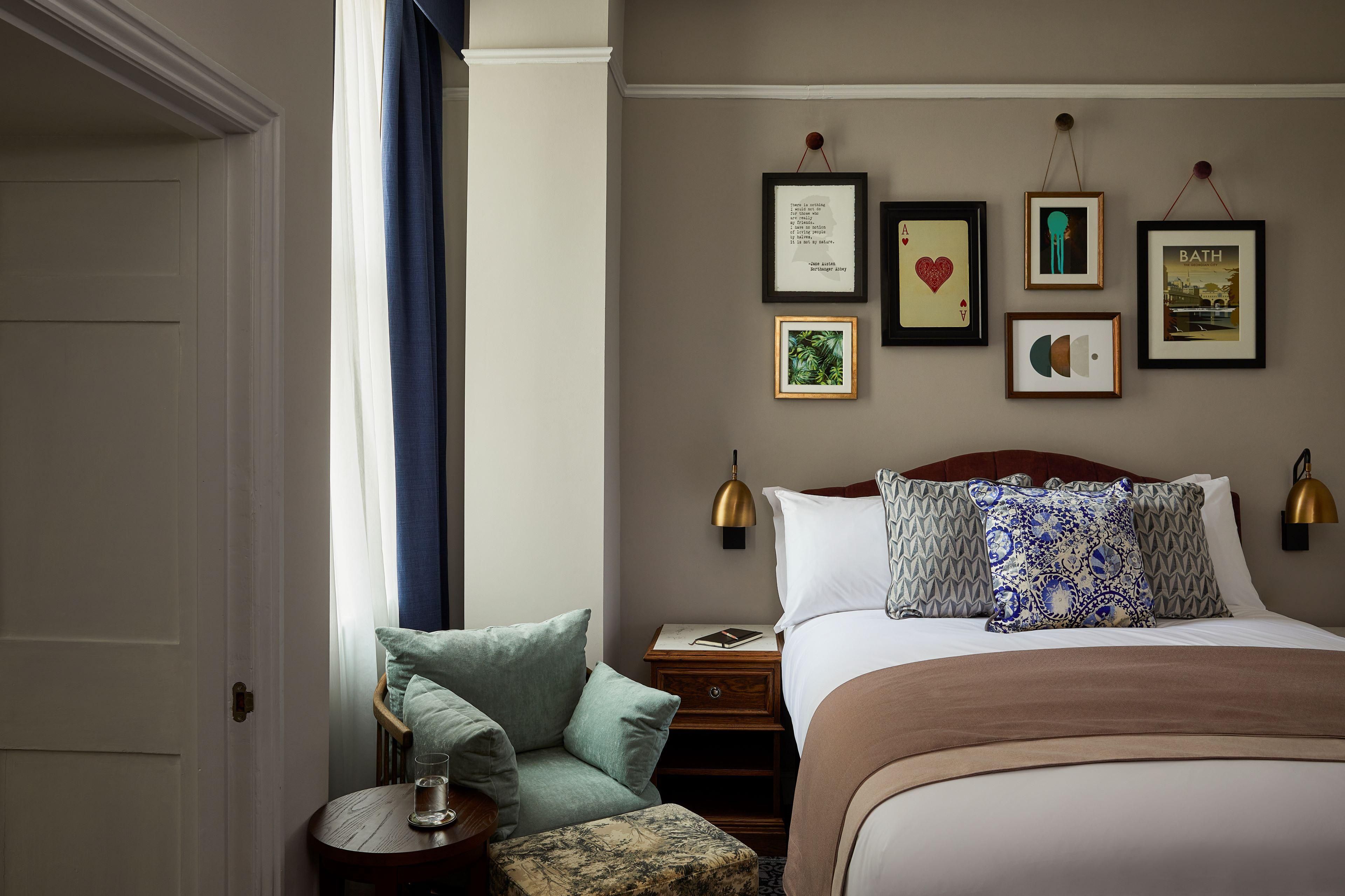 Our Private Townhouse is located in the heart of Bath City Centre.  The Private House is comprised of eight en-suite guest rooms, a meeting room/lounge and a private courtyard. The ideal solution for any private meeting.