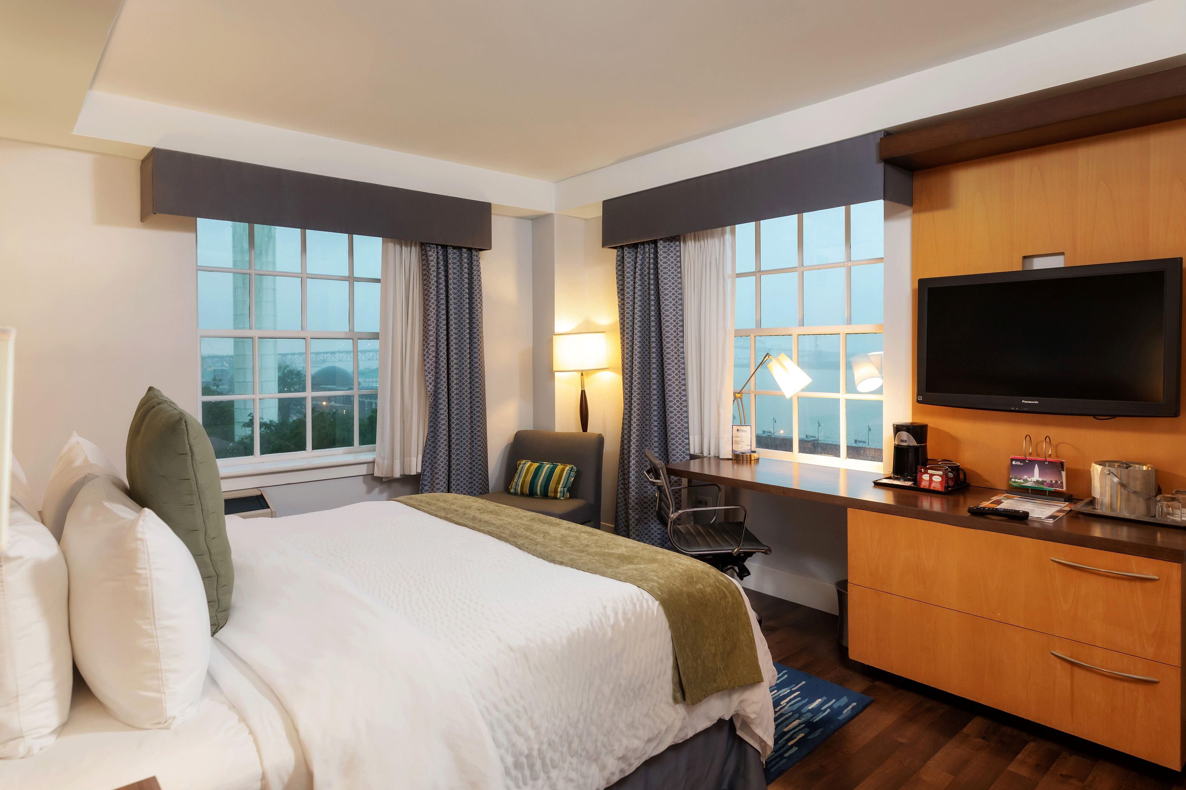 Choose your view today. Relax while overlooking  downtown Baton Rouge or the Mississippi River from the comfort of your own room..  There are even rooms that you can enjoy  a view of both. 