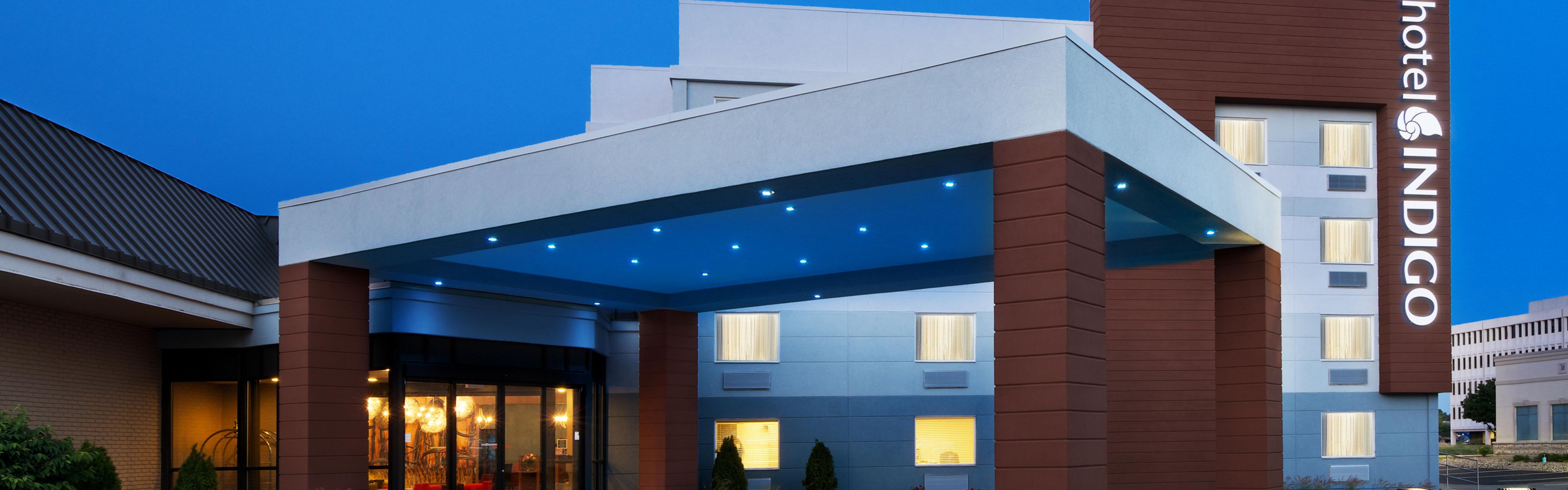 $ hotelInfo.mediaDetails.welcomePhotos.primaryPhoto.caption}