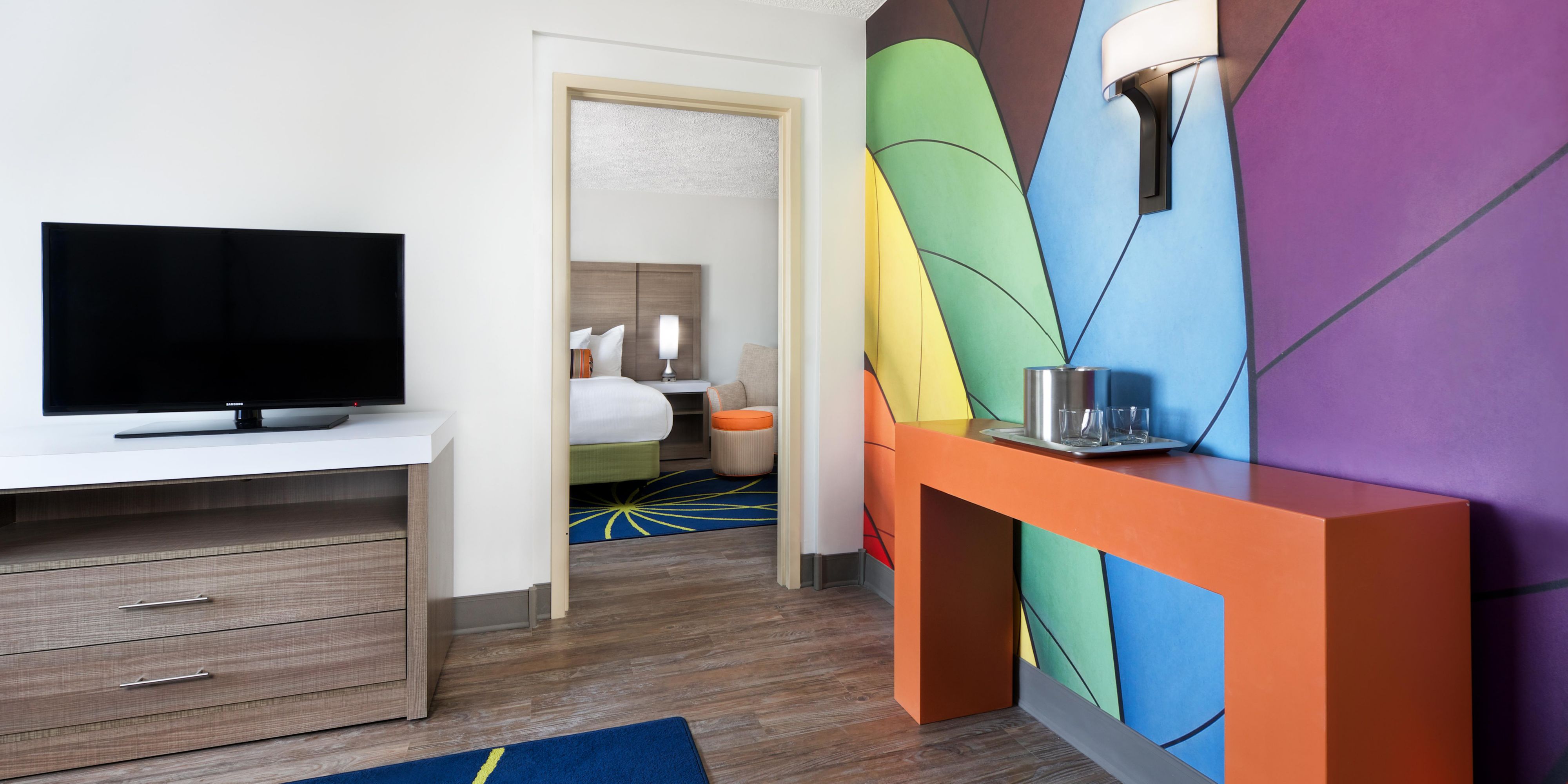  Vibrantly themed King Handicap Suite  