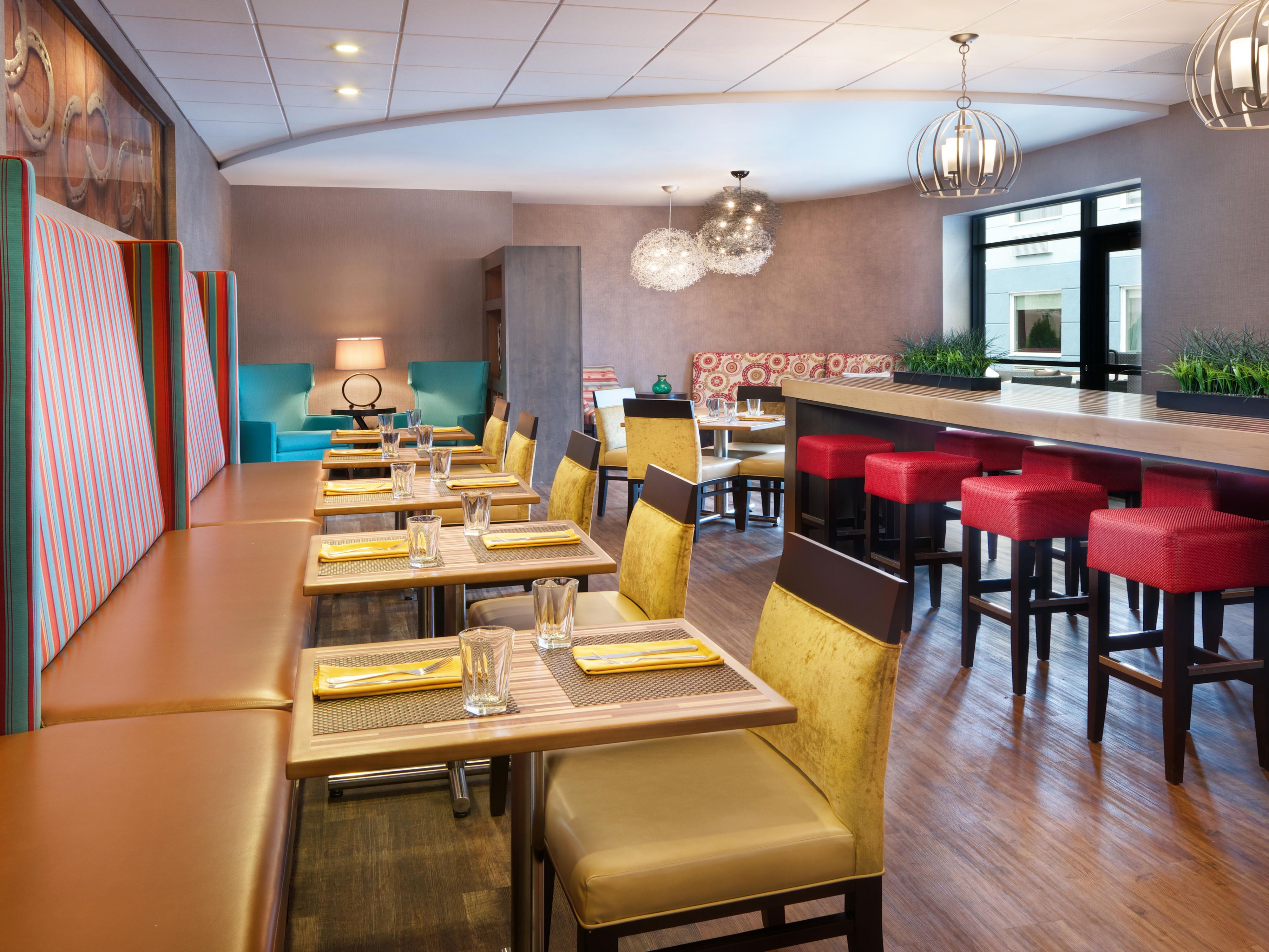 Hotel Indigo's stylish on-site Bistro 3581 offers cuisine to delight every palate. Stop in and sample some of the best locally inspired fairs Beachwood has to offer.   All our dishes at Bistro 3581 are prepared using locally grown produce and ingredients to offer a fresh experience.  Grab and Go options are available 24 hours a day 7 days a week.
