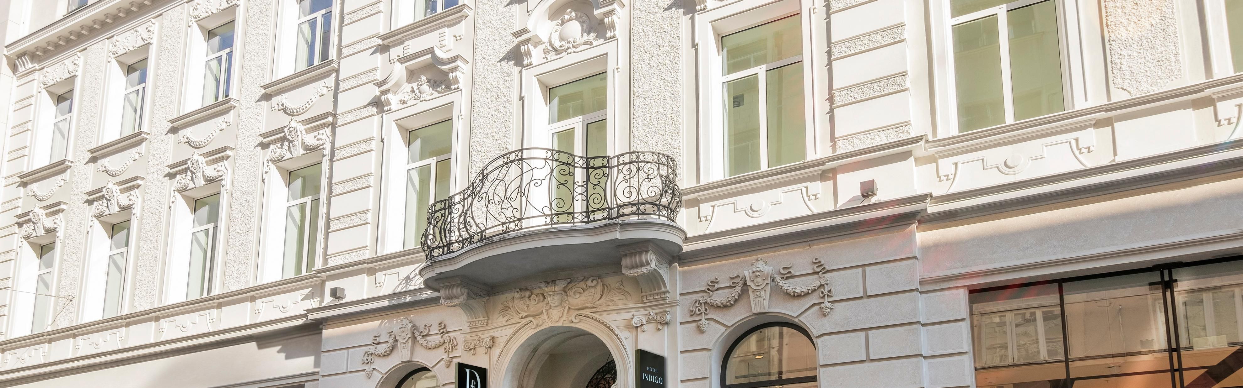 $hotelInfo.mediaDetails.welcomePhotos.primaryPhoto.caption}