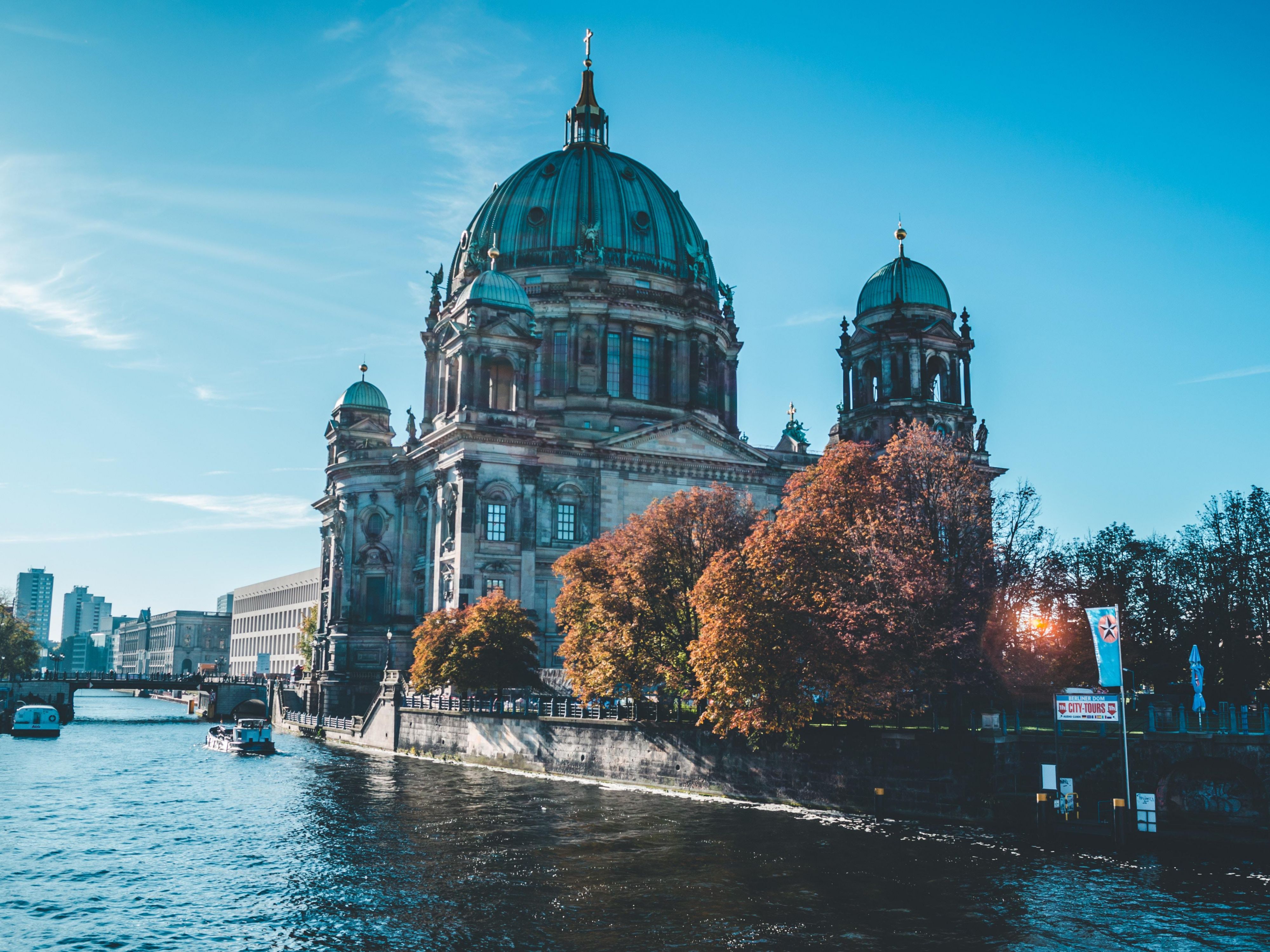 Sit back, relax, and enjoy the sunshine and fresh breeze as you take in Berlin’s iconic landmarks on a scenic boat tour. Experience the city from a whole new perspective—right from the water. For more information, please don’t hesitate to contact a member of our team.