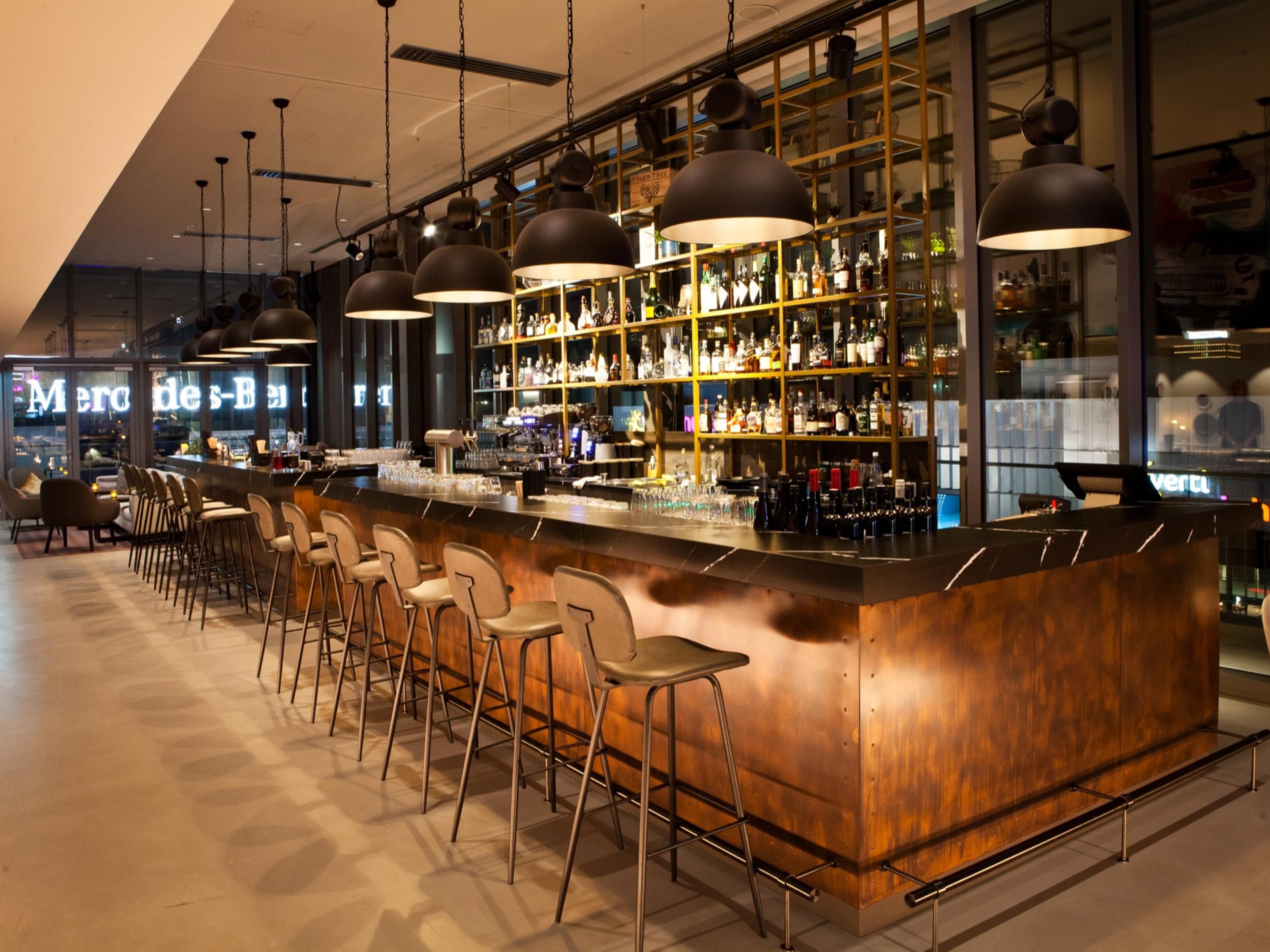 Our Gallery Rooftop Bar on the eighth floor is the new hot spot in the area. Make sure you meet the team and have a drink with the stunning view of the Spree.