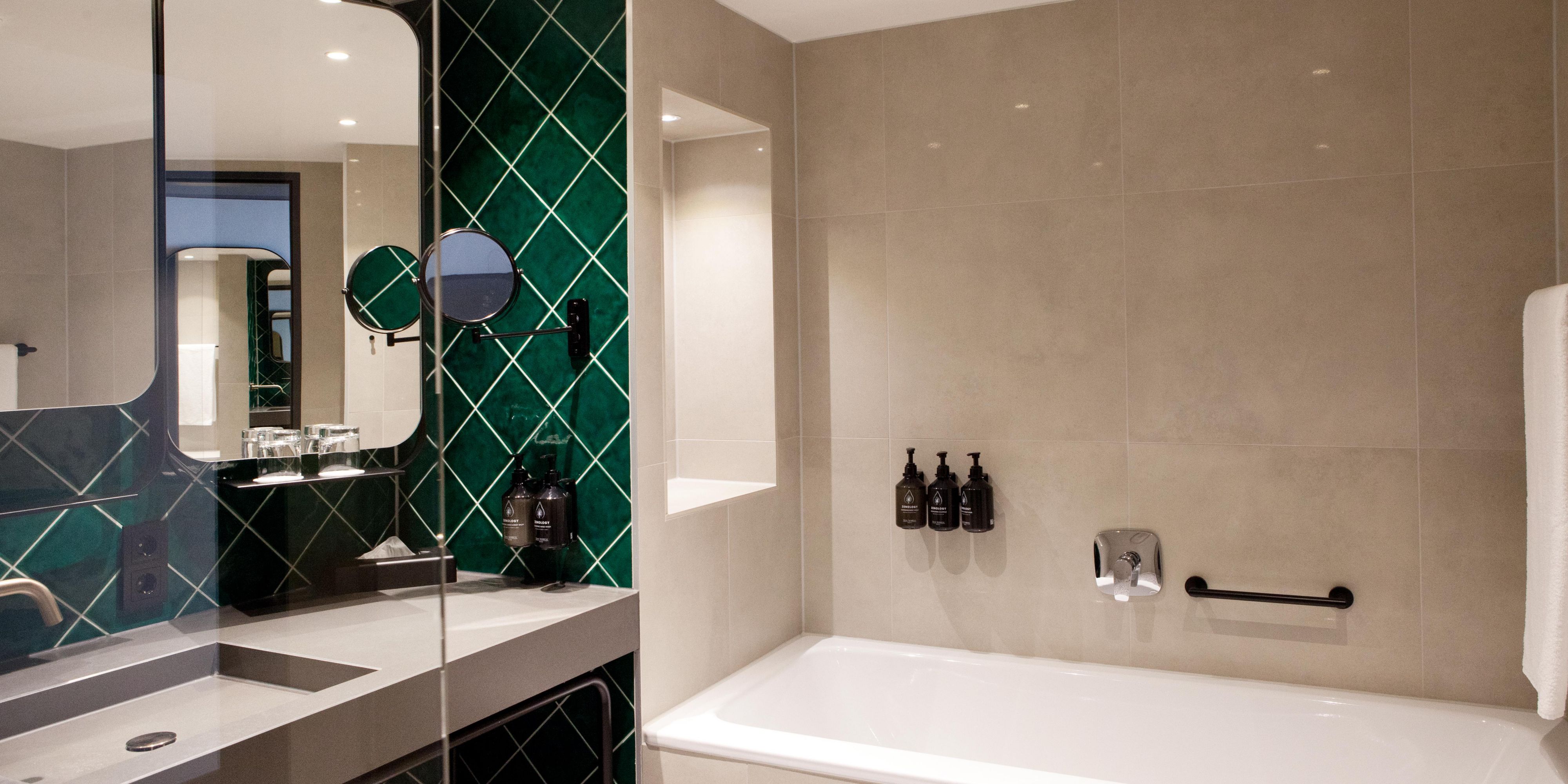 Take a bath in the bathtub of our Premium Room