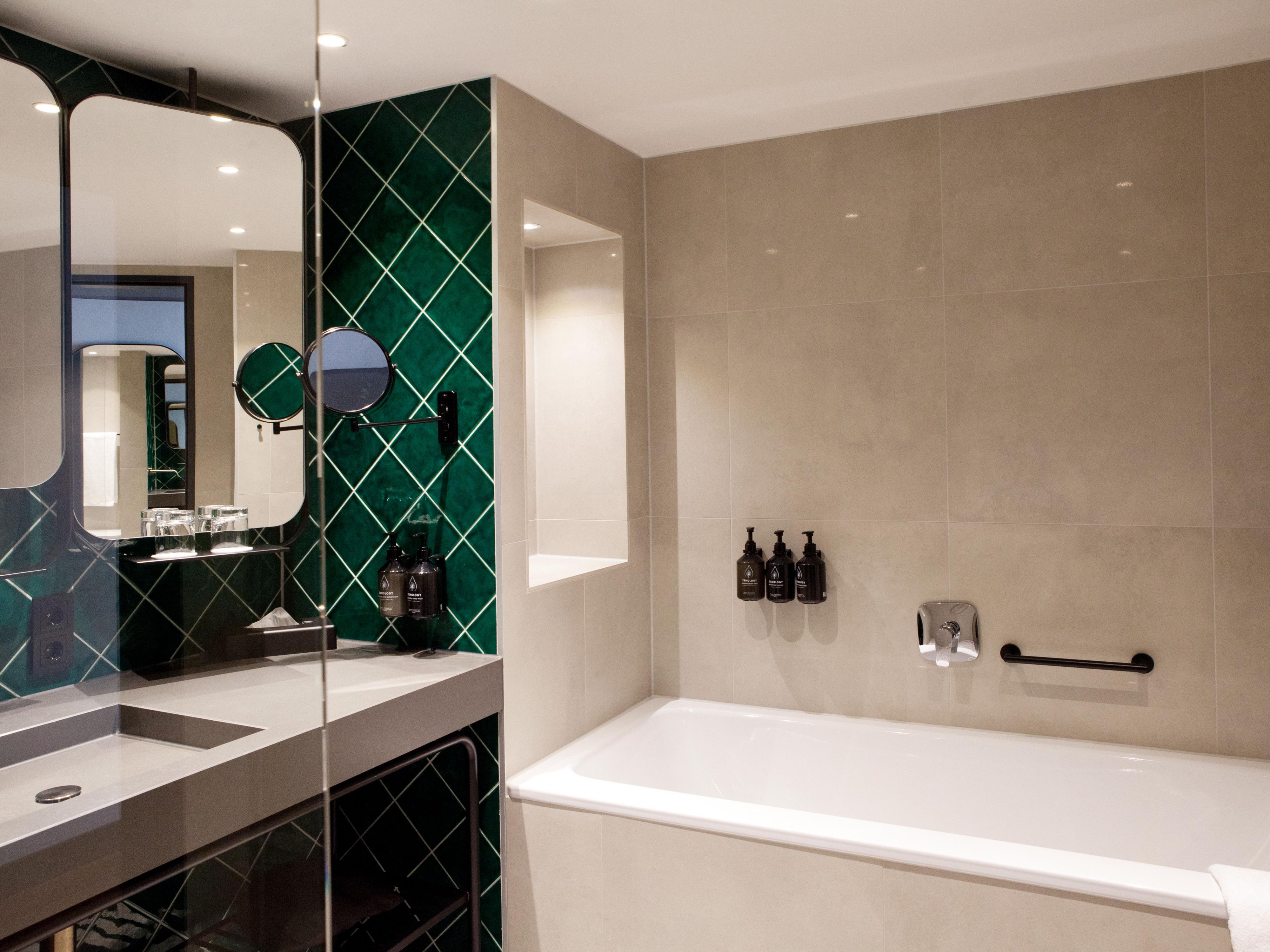 Take a bath in the bathtub of our Premium Room