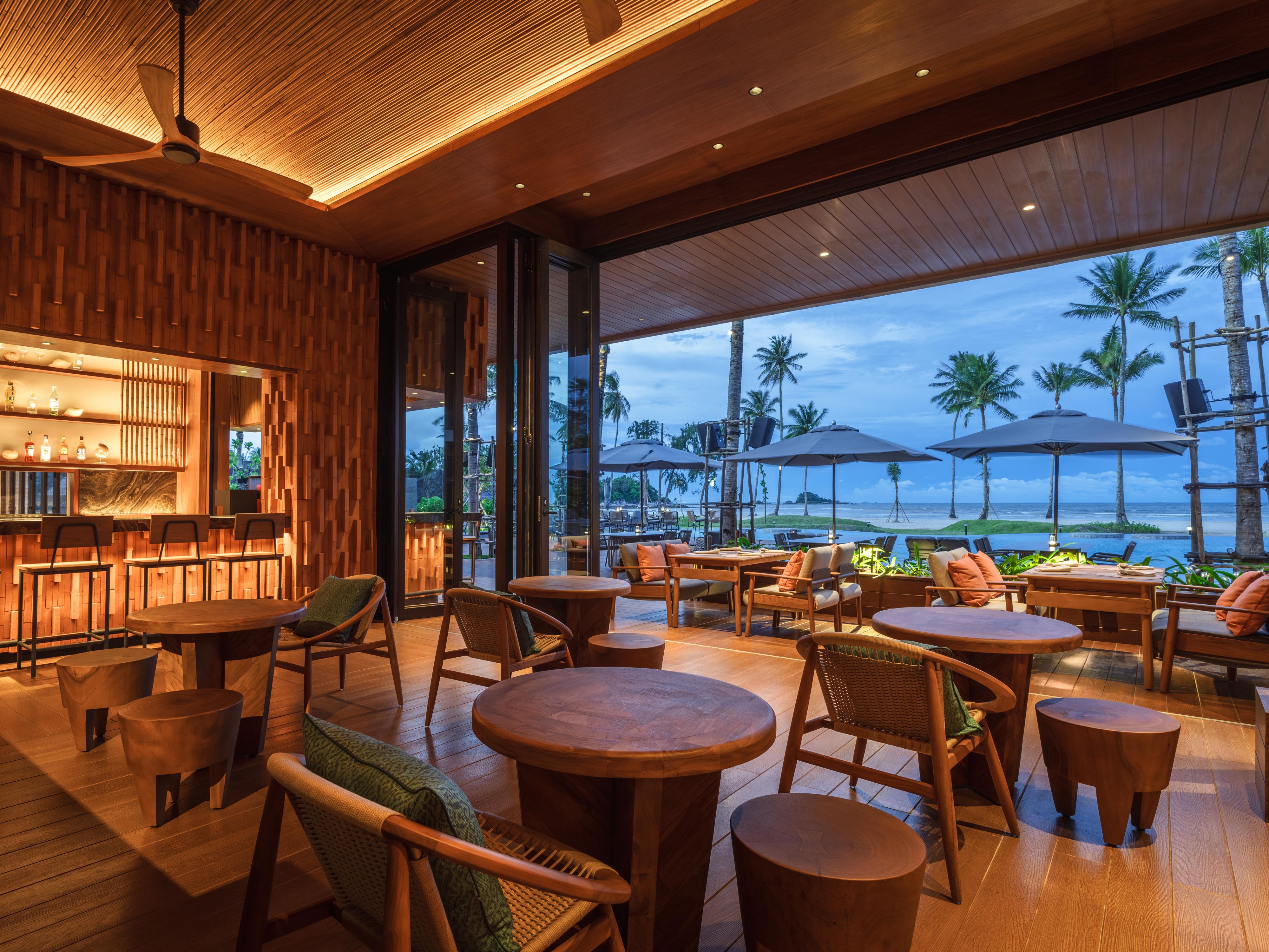 Tiki Bar & Lounge