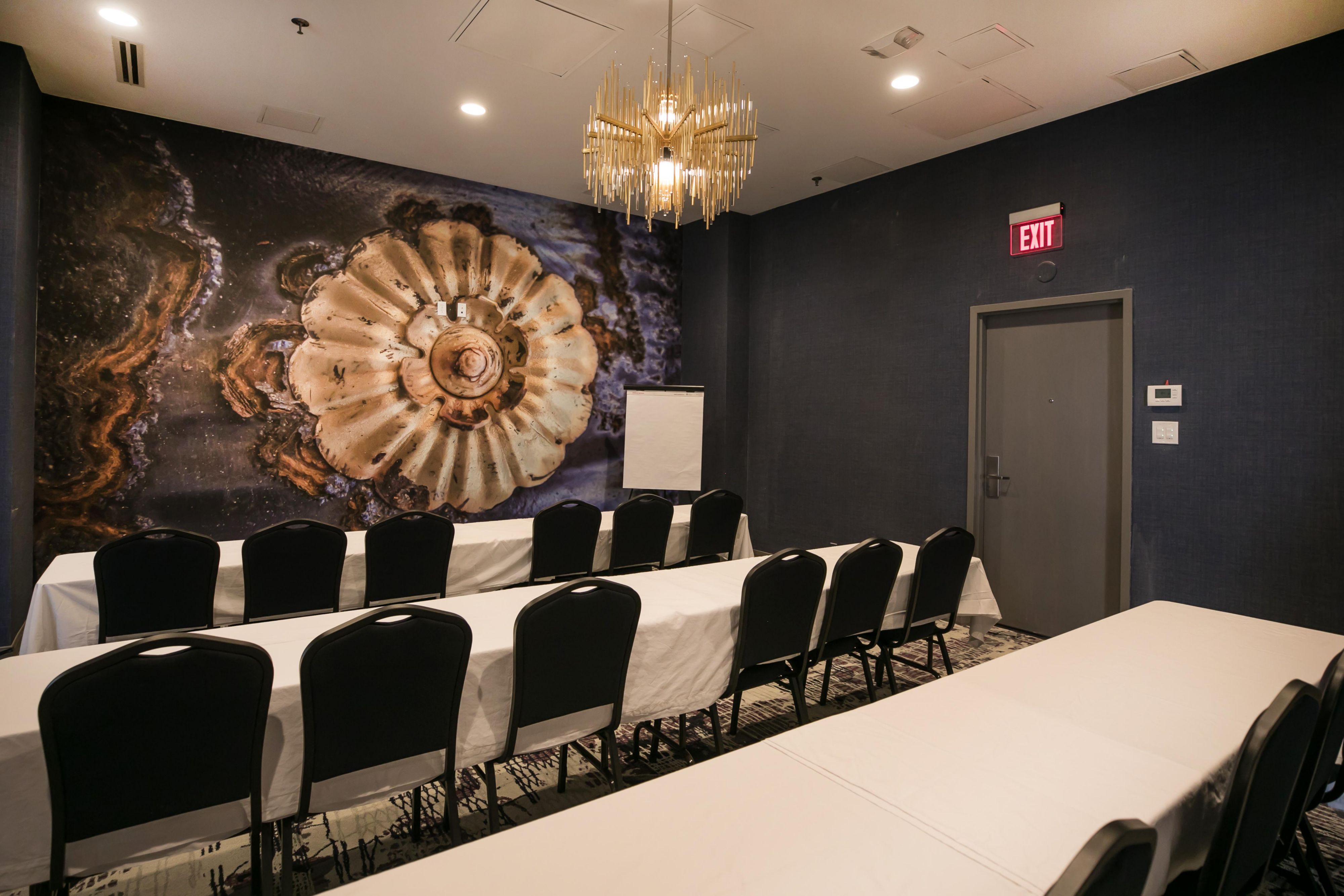 Hotel Indigo Birmingham is the go to destination to host a stylish meeting in the heart of the city. We have recently been named the Entertainment District. We offer a wide variety of guest rooms and a meeting space that is equipped with Wi-Fi, audiovisual equipment and optional catering from RX Lounge. 