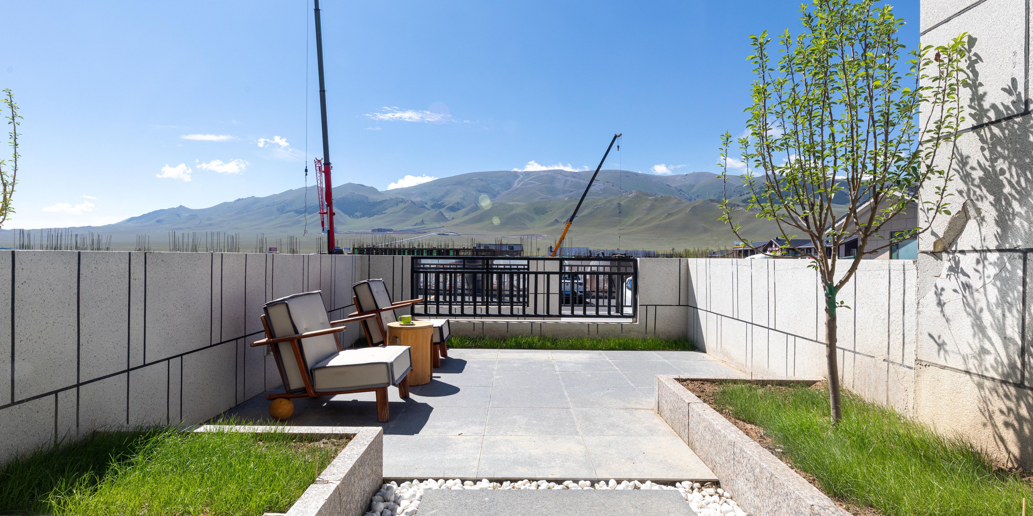 Mountain views, Courtyard