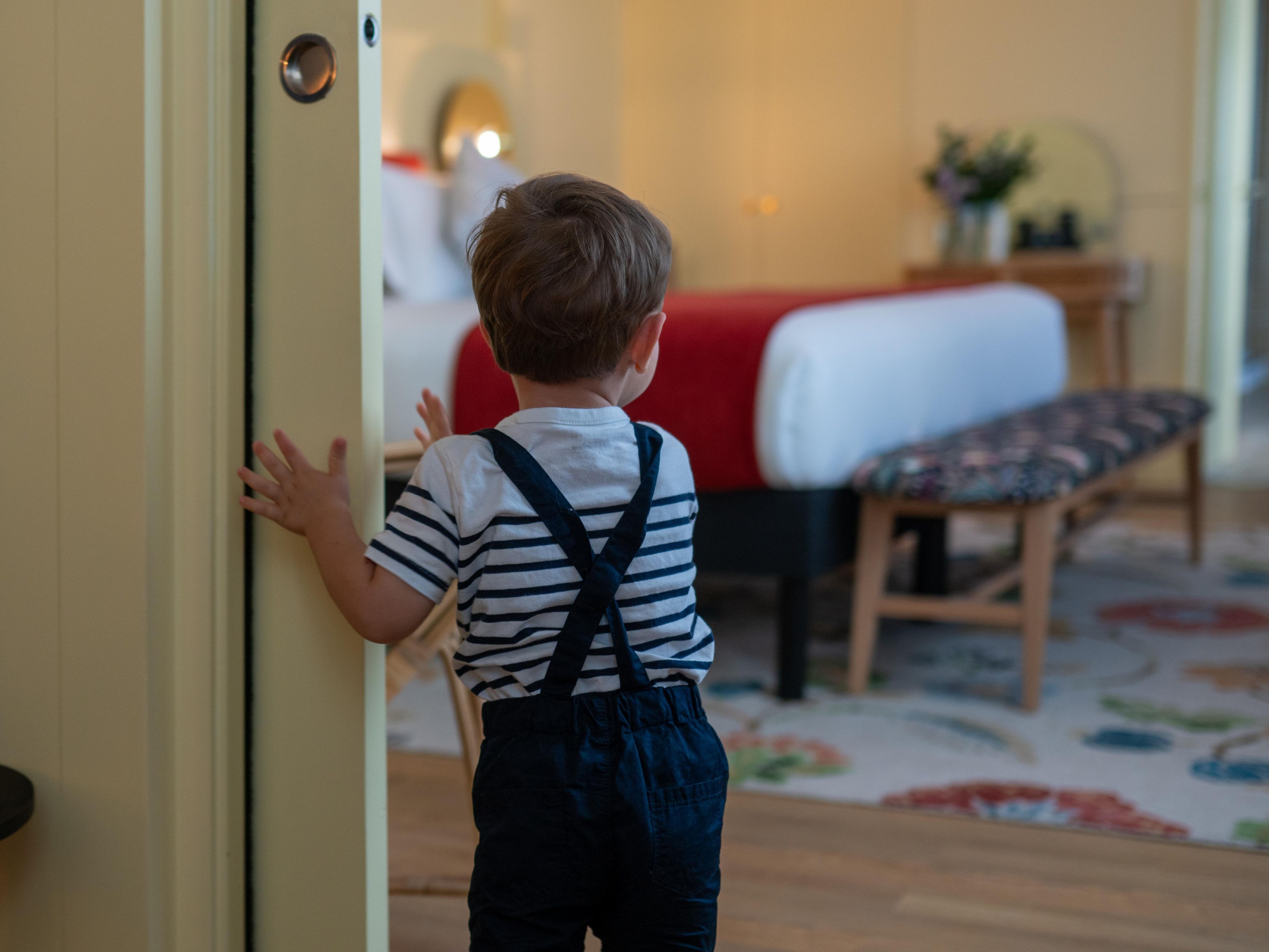 Looking for the ideal family getaway? At our hotel, you can explore everything on foot—the city’s highlights are right on your doorstep. Our family rooms sleep up to four, featuring double or bunk beds so everyone feels at home. After a busy day roaming the streets of Bordeaux, meet up on the rooftop for dinner. Simple, practical, and friendly.