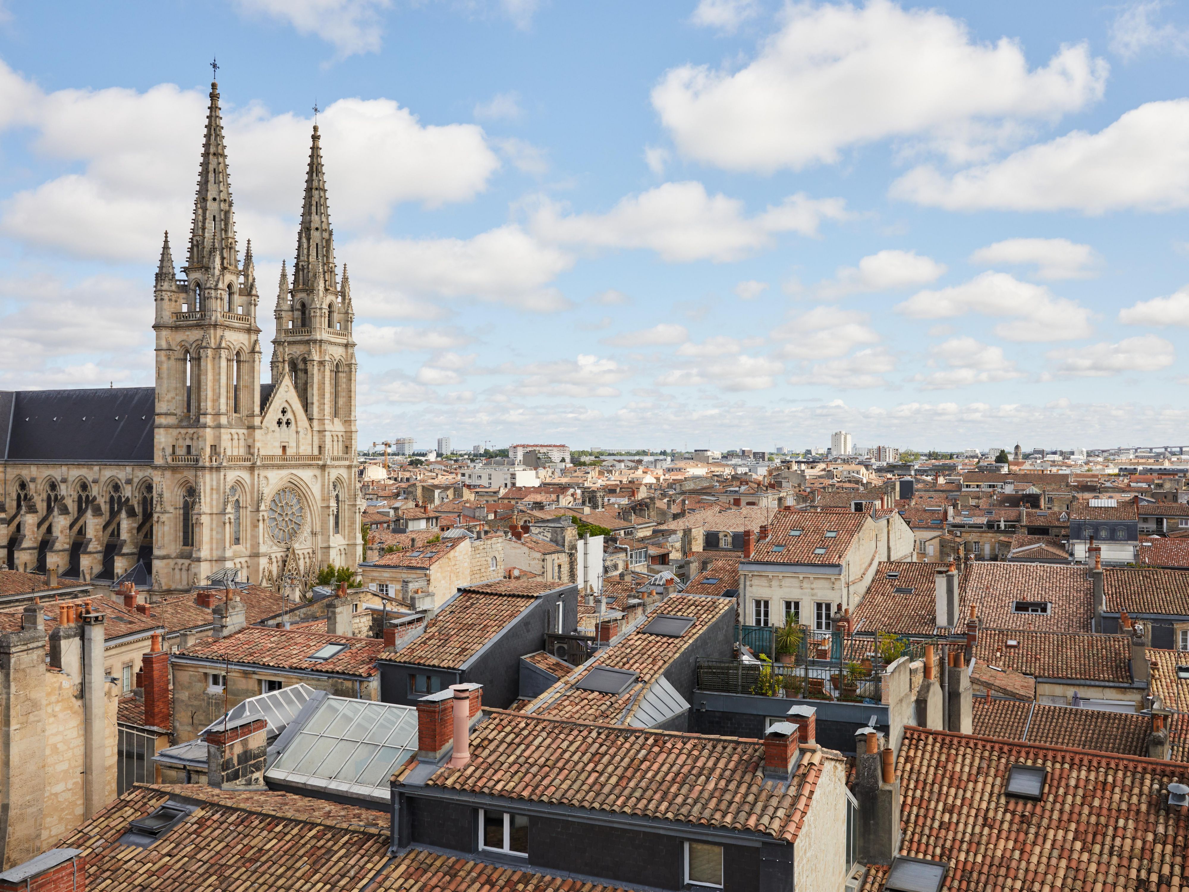 Absorb the beauty of Bordeaux while you dine on our rooftop.
