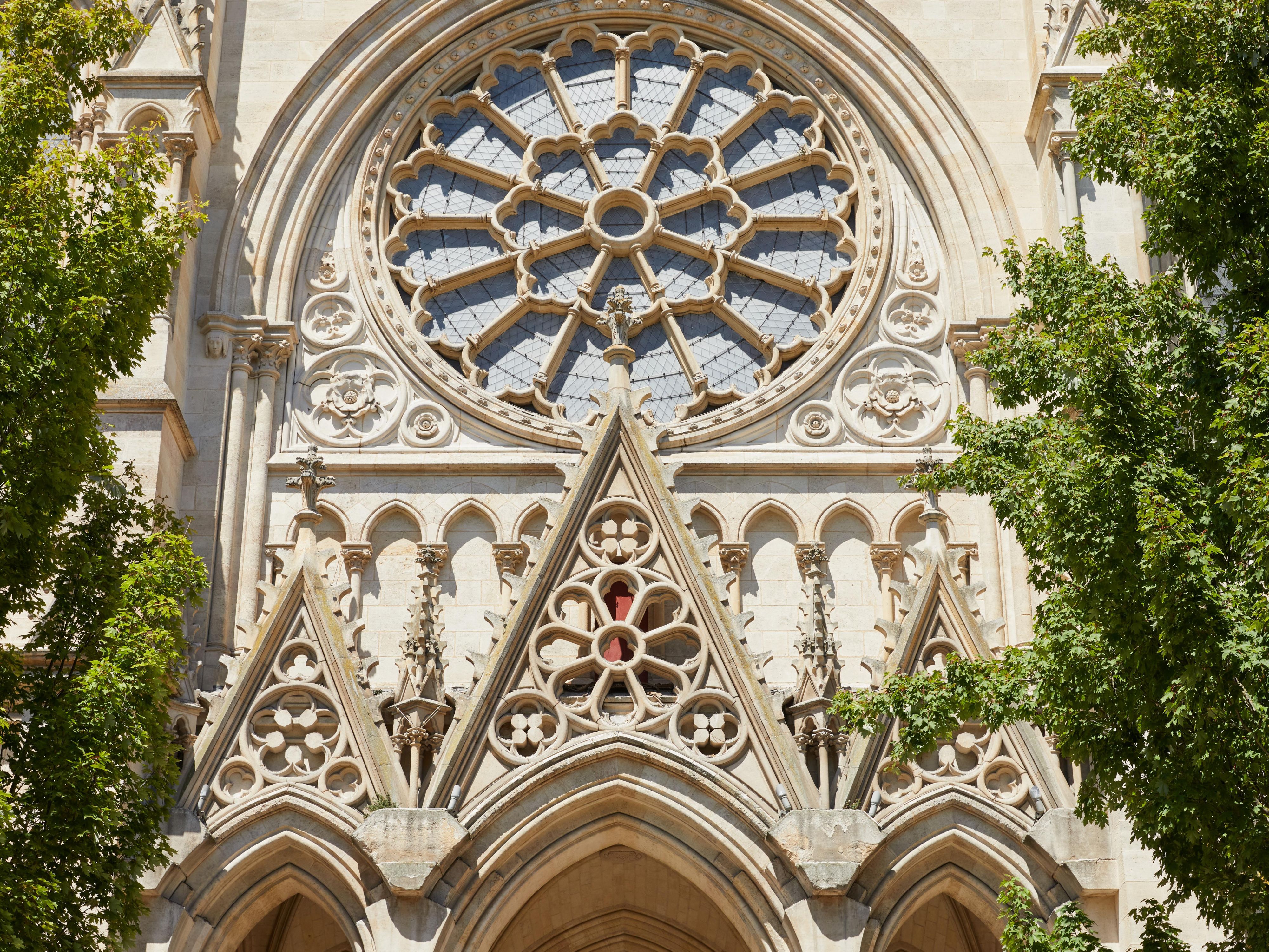 Explore the city’s iconic gothic landmarks 