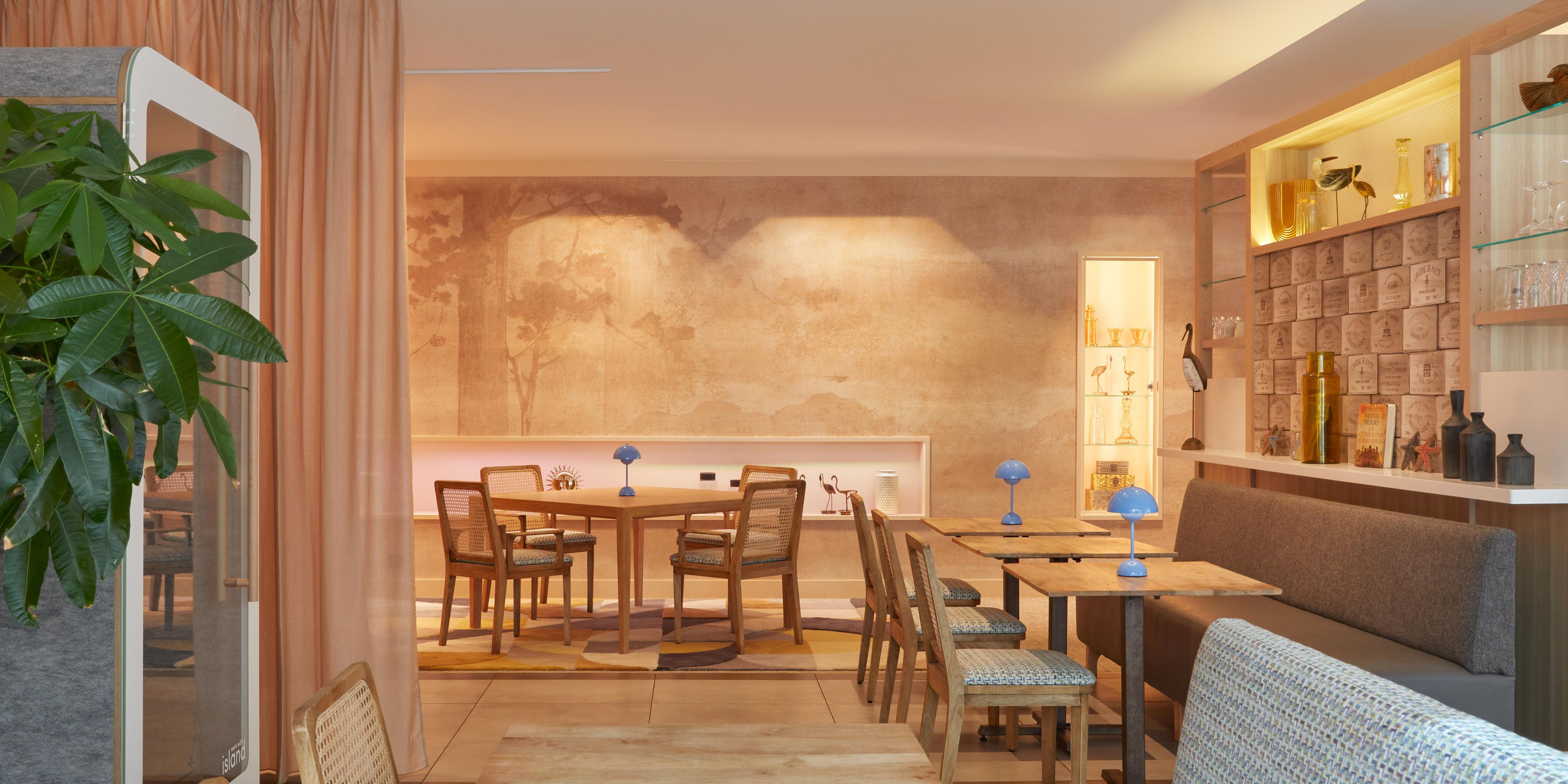 Relájese y conéctese en The People Work Area