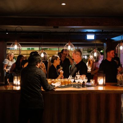 Cócteles y canapés en el Bar 1603 