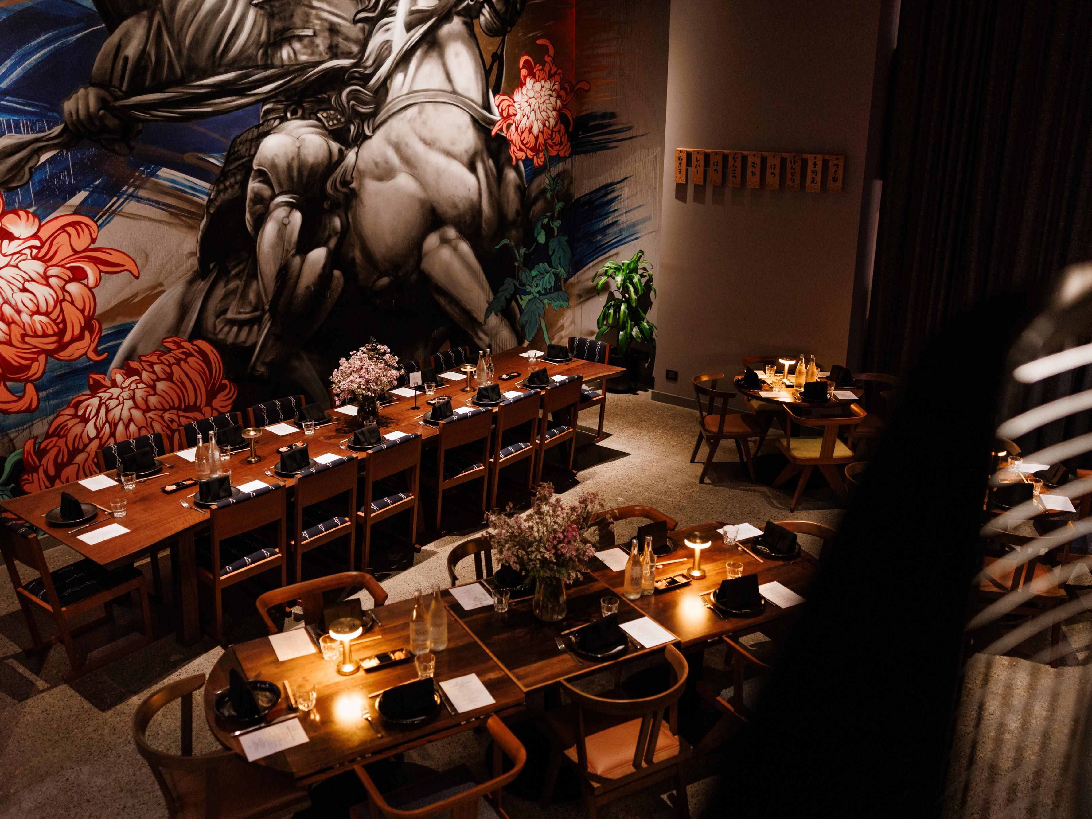 Izakaya Publico menawarkan pengalaman bersantap tradisional Jepang yang terinspirasi bagi para pecinta kuliner. Sebagai restoran pertama di Australia dengan Warayaki Grill, produk lokal dimasak dengan sempurna menggunakan teknik memanggang yang unik.