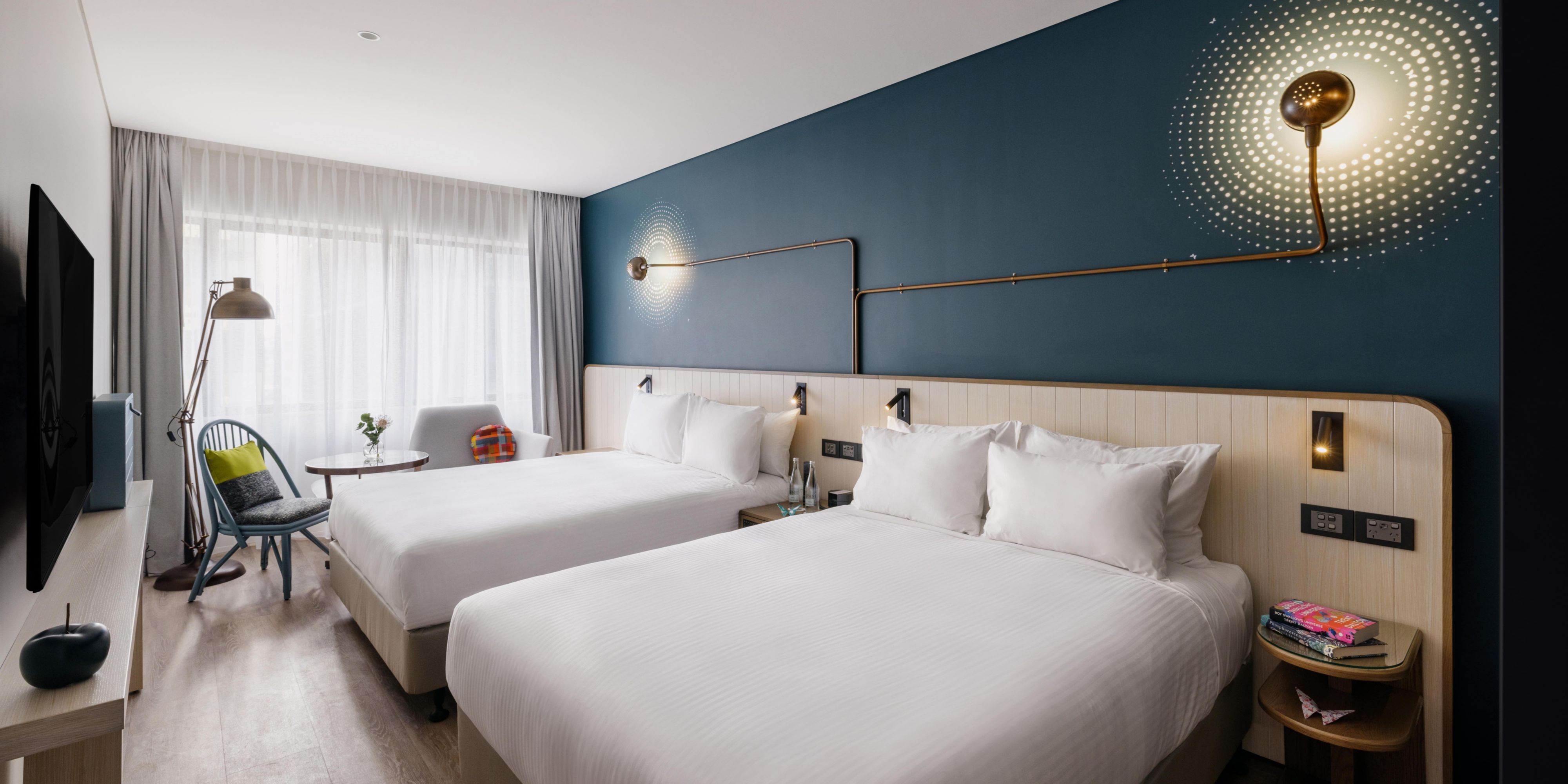 2 queen beds room