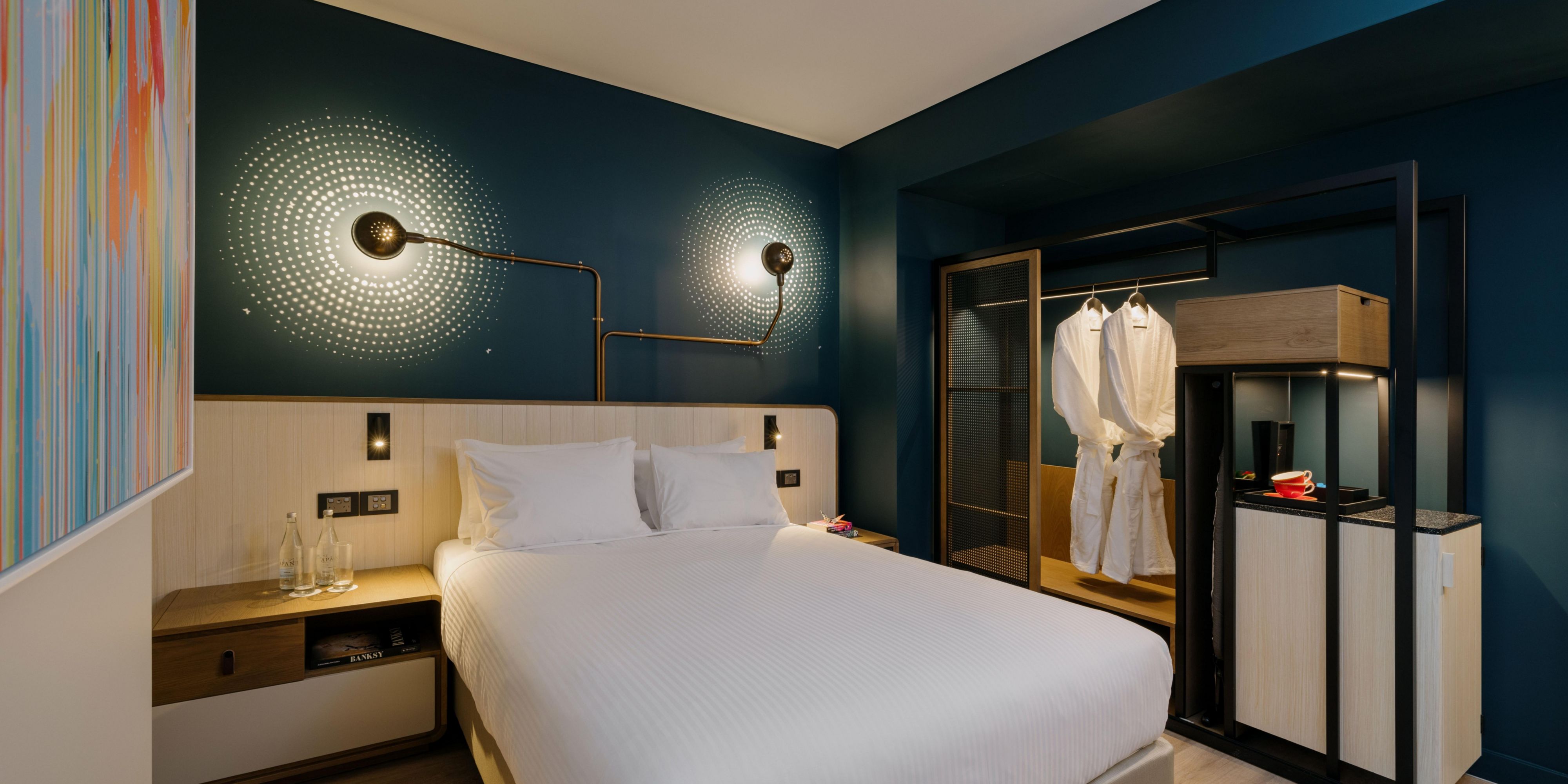 1 Queen Bed Room