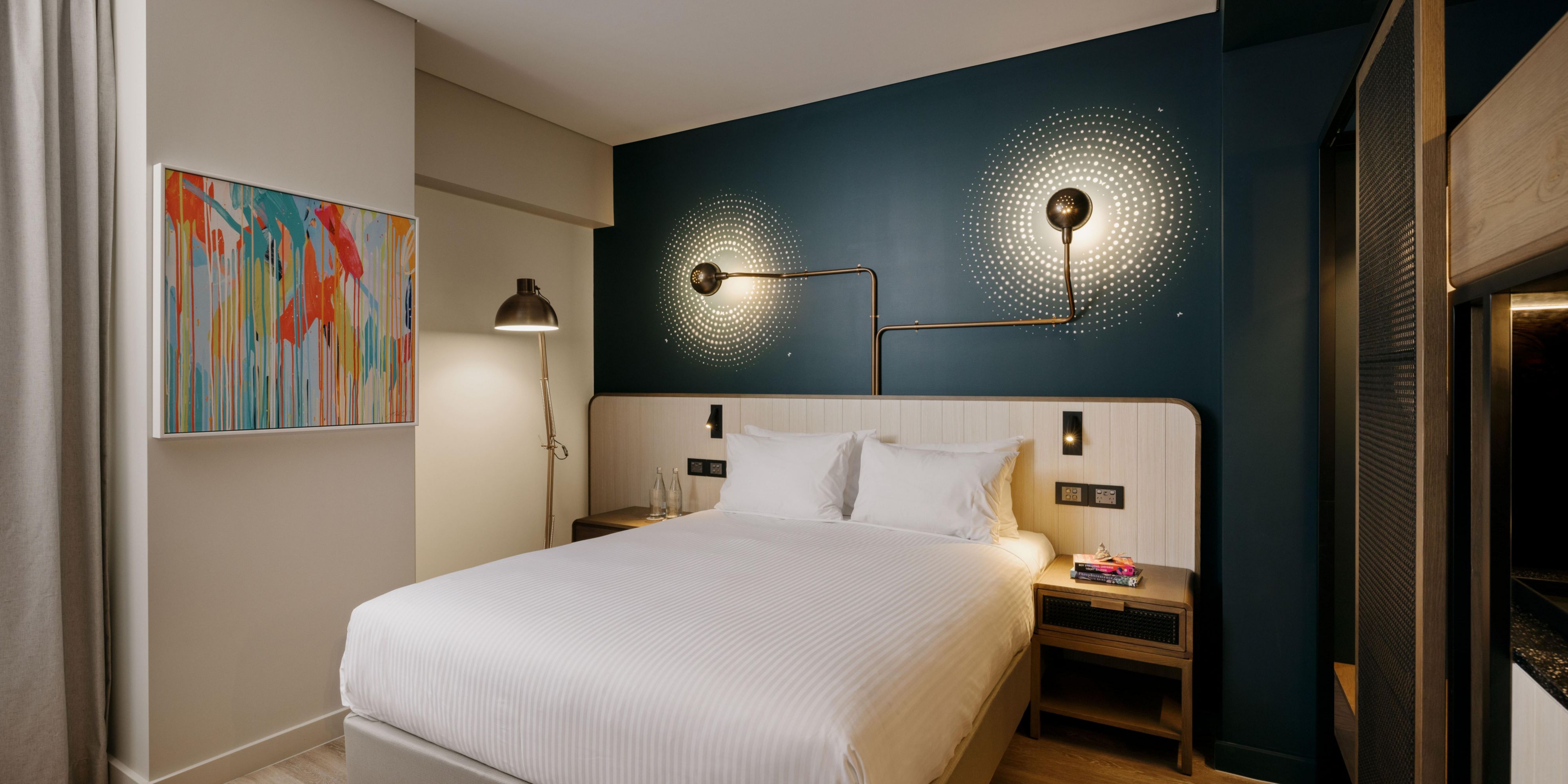 1 Queen Bed Room