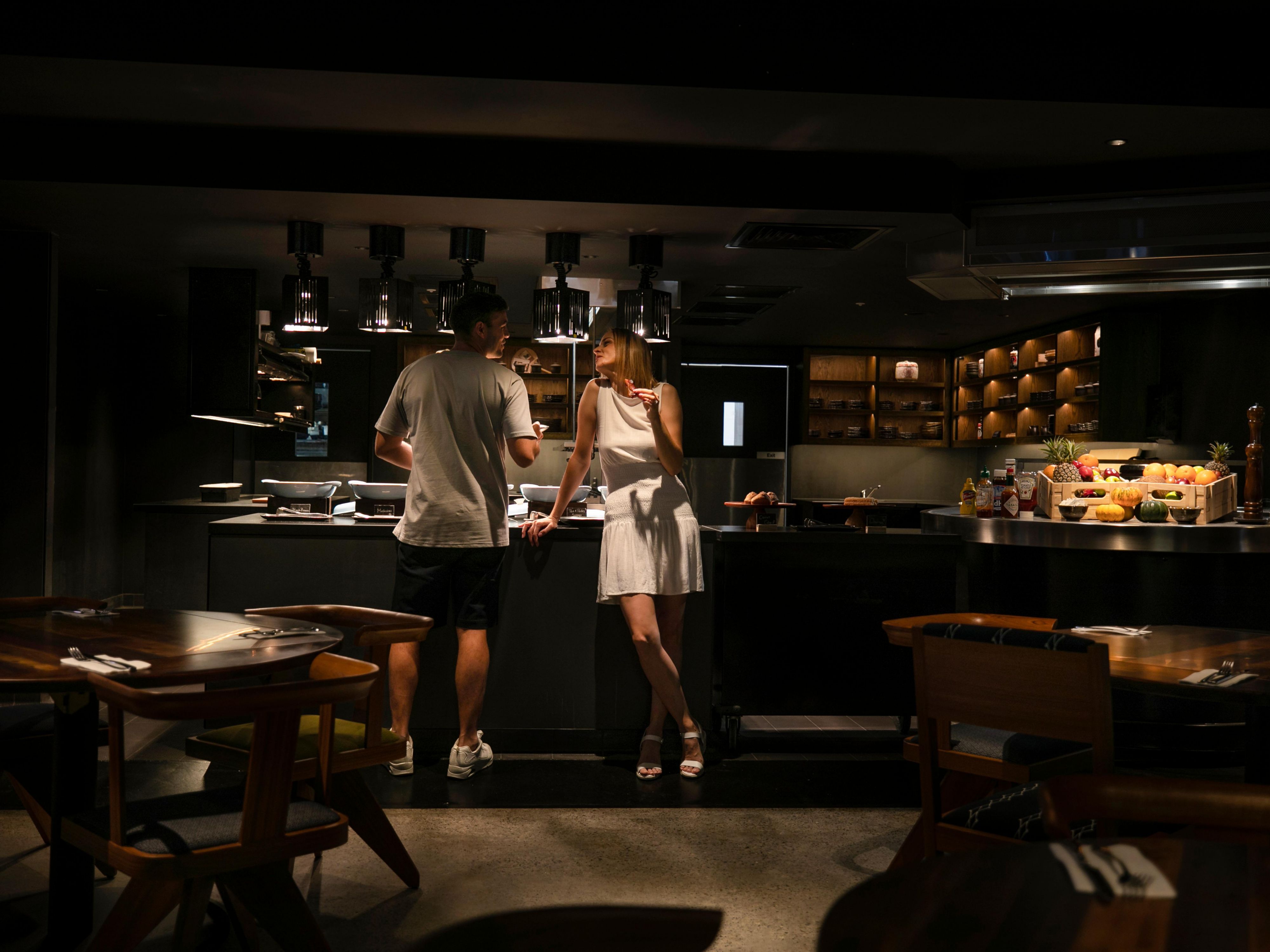 An inviting bar with a relaxed and warm feel