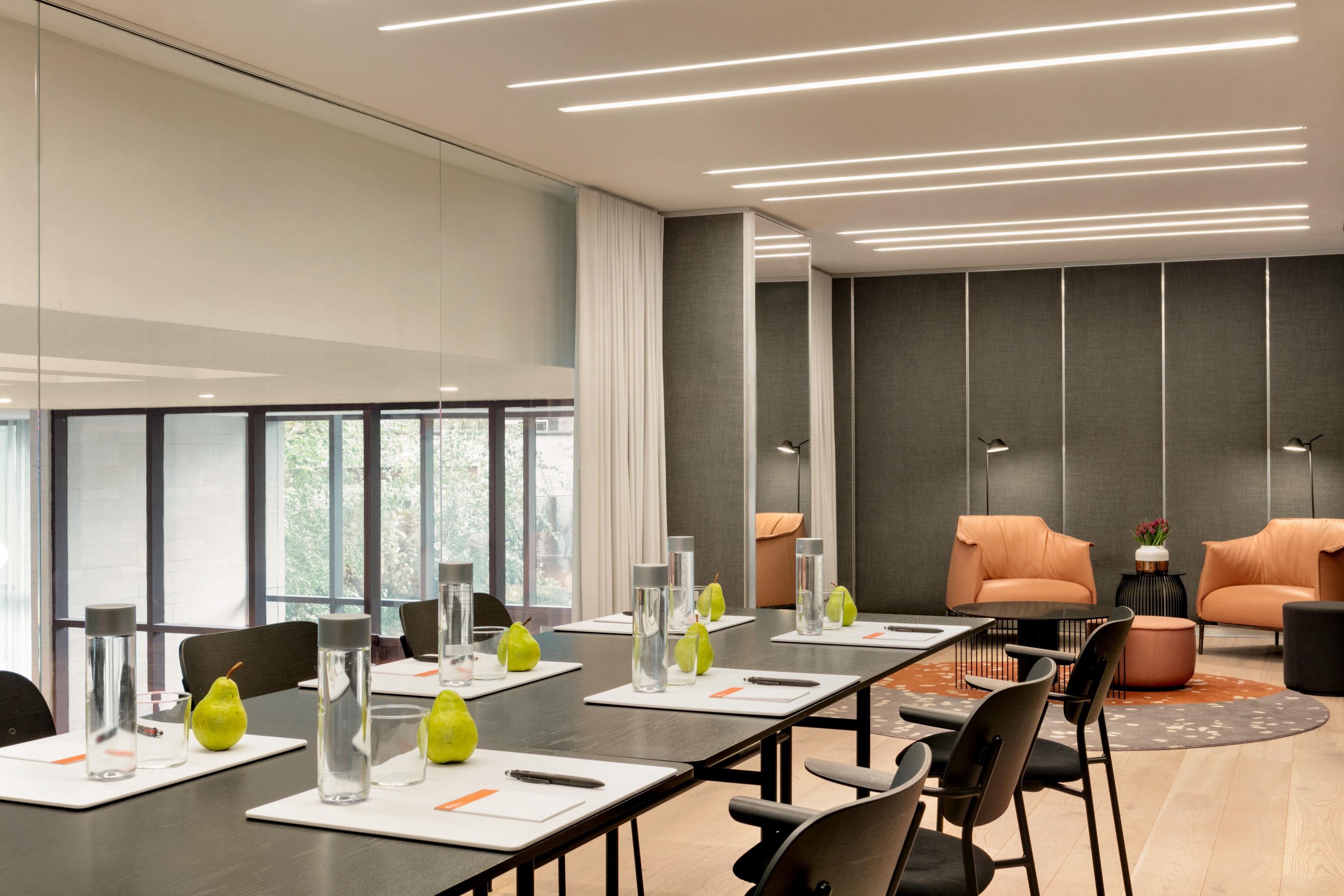 Meet, greet, and gather in Williamsburg! With the largest flexible event space in the neighborhood, Hotel Indigo Williamsburg - Brooklyn offers over 20,000 square feet of meeting space. The Williamsburg Ballroom, chic Union Mezz Boardroom, and a variety of open-air venues appeal to corporate groups, social events, and memorable weddings.