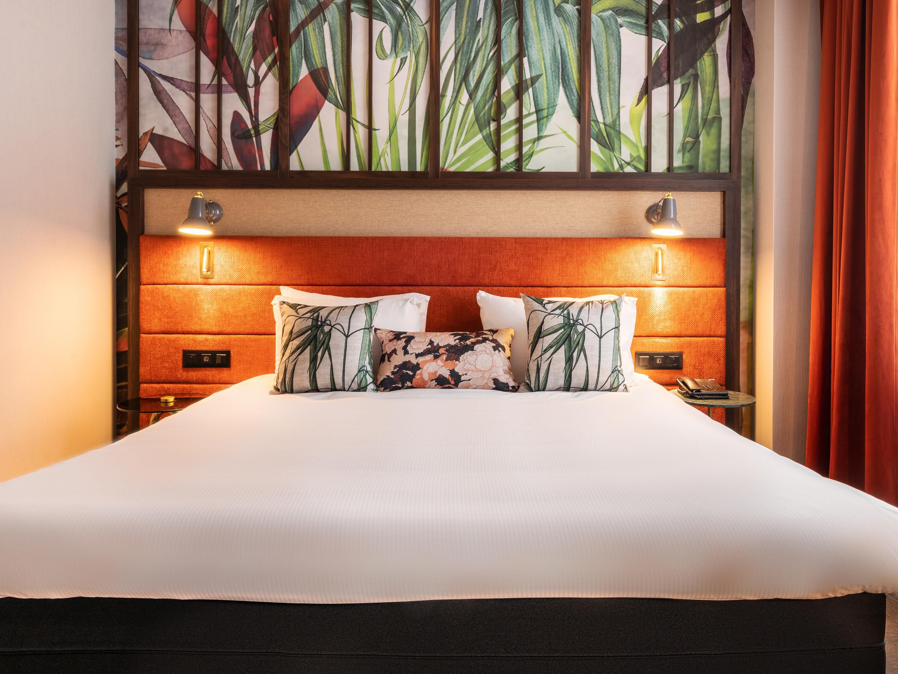 Our tropical themed Queen Standard Room is a paradise in Brussels