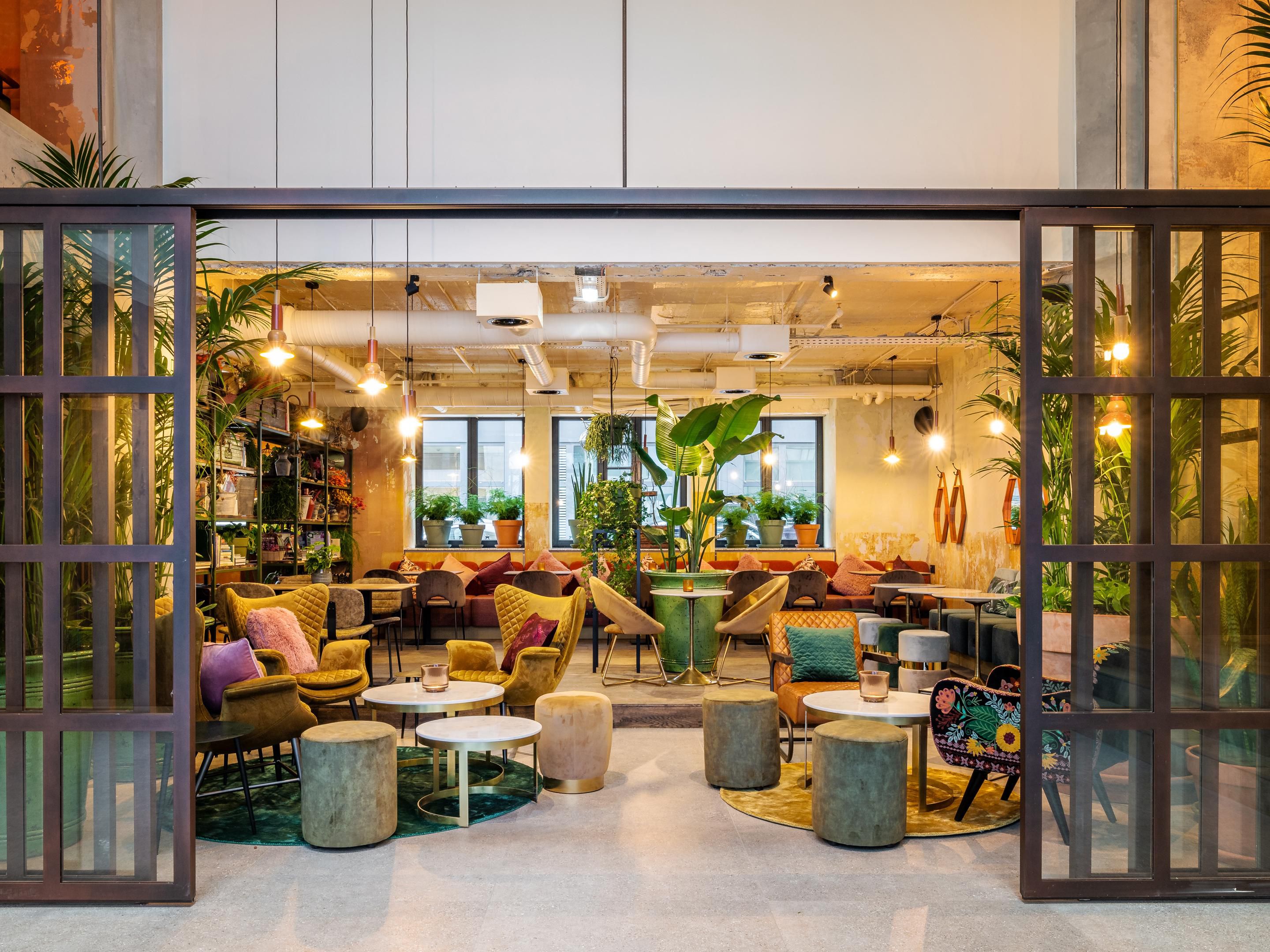 We have all that you need to organise a perfect, personalised event or celebration. From delightful brunches, business lunches, and elegant dinners to glamorous cocktails, a relaxing and well-deserved after-work gathering, or unique group workshops, our semi-private, customisable spaces and dedicated Groups & Events team can make it all possible!