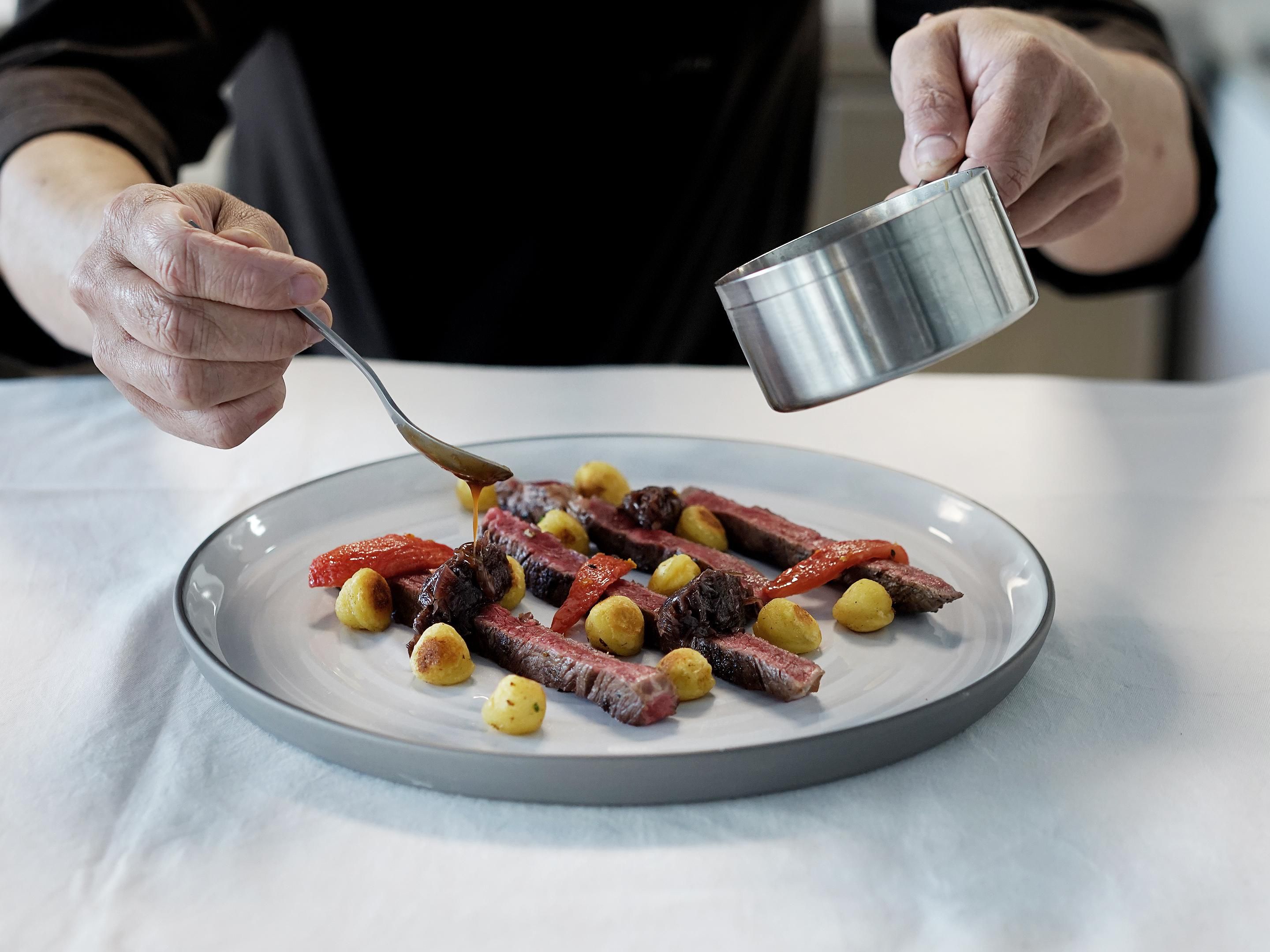 Our restaurant, Cucina Victoria, welcomes you at any time of the day in an atypical setting. Our cuisine echoes with Mediterranean notes, from nearby Italy, where we have suppliers of outstanding products. We promise to bring this joie de vivre to your plate.