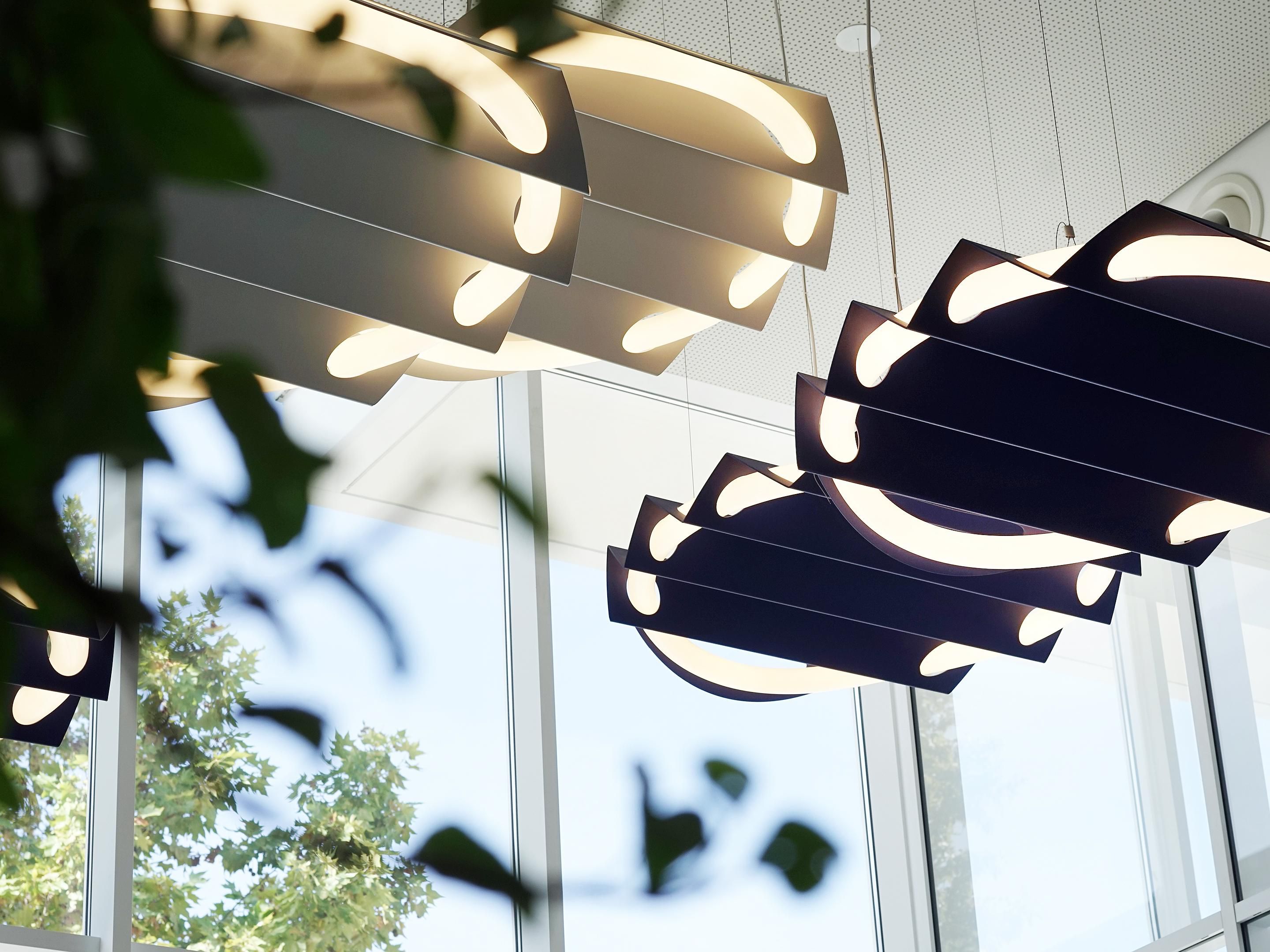 Welcome in the Hotel Indigo Cagnes-sur-Mer lobby's.