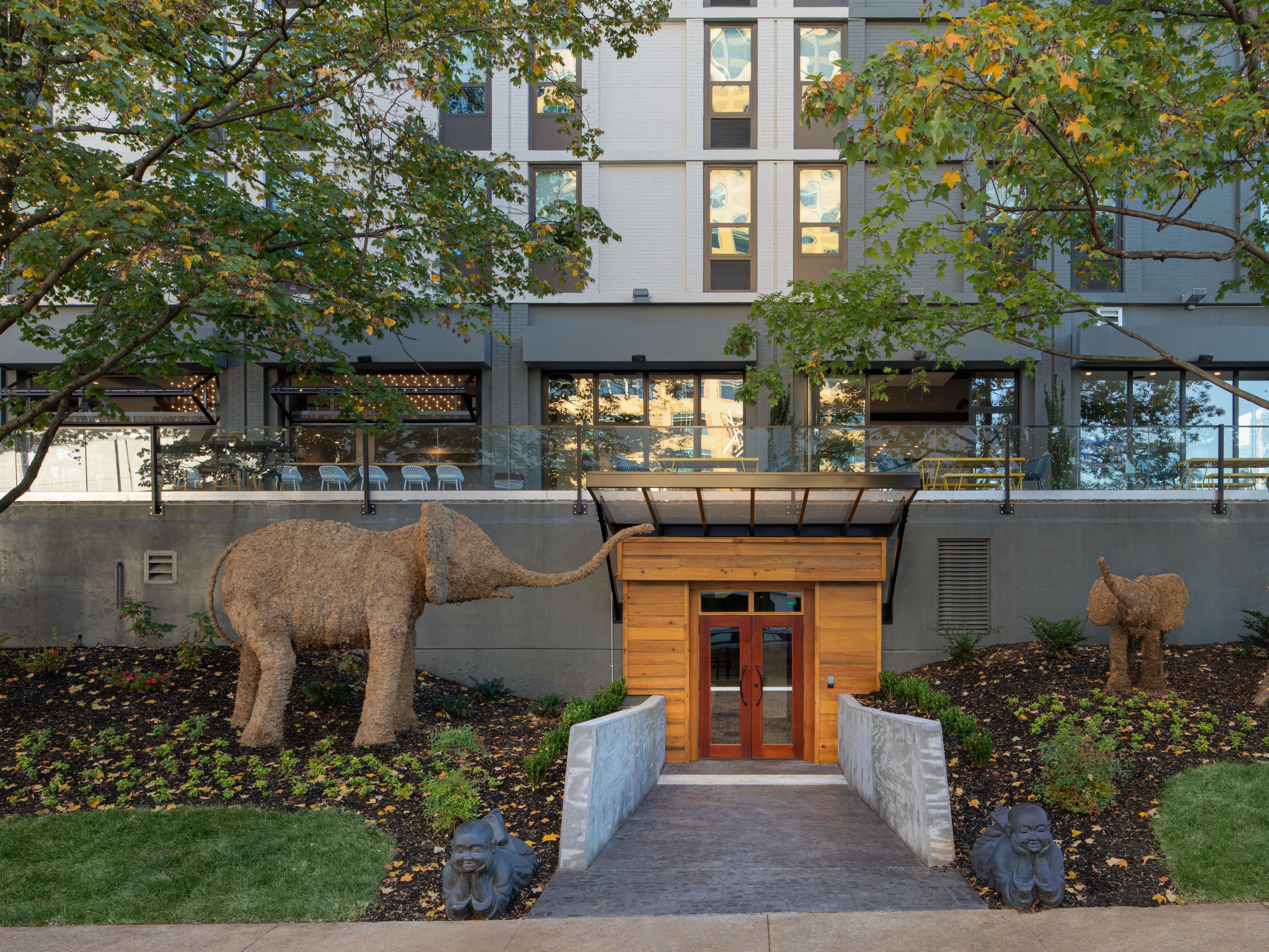 The Hotel Indigo Downtown Chattanooga is pet friendly! We welcome dogs and cats so you and your best friend can explore Chattanooga together. There is a $50 fee per pet per stay. 