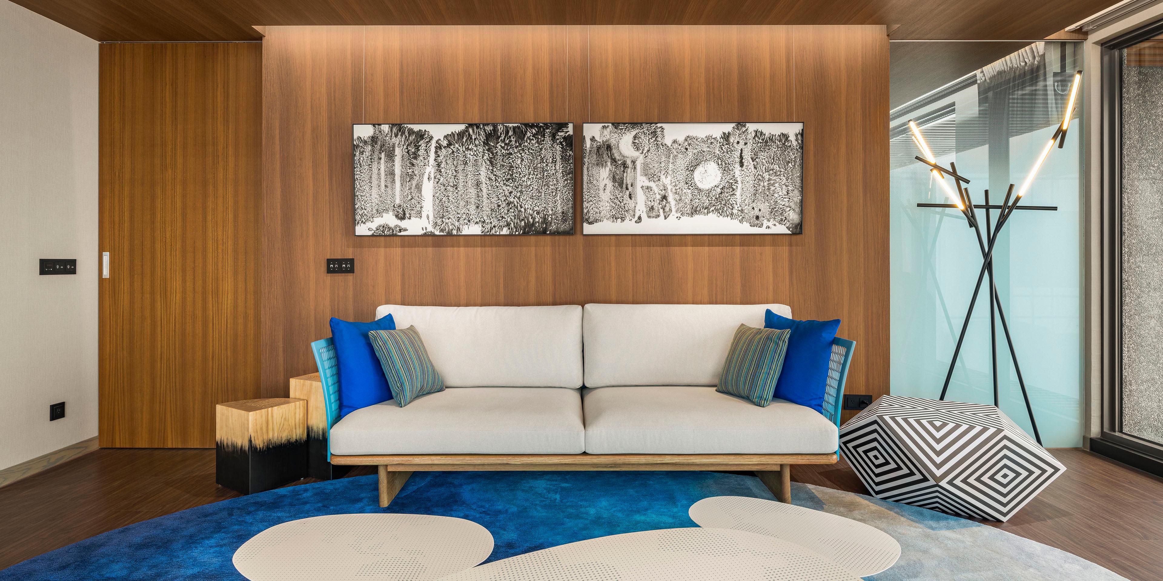 1 King 1 Bedroom Suite Living Area