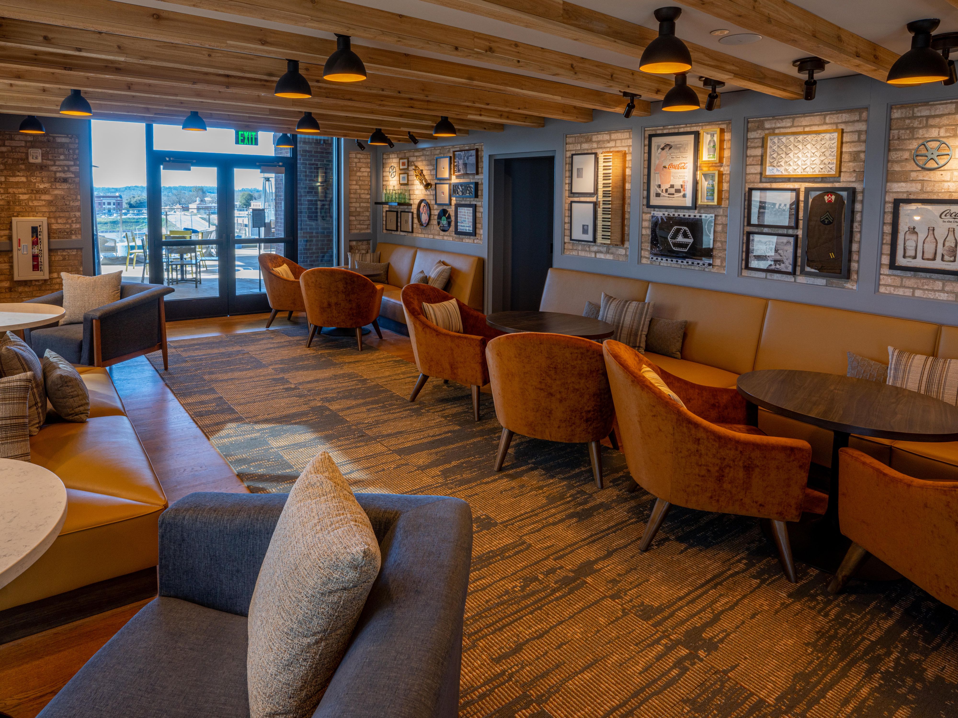 Bar and Lounge