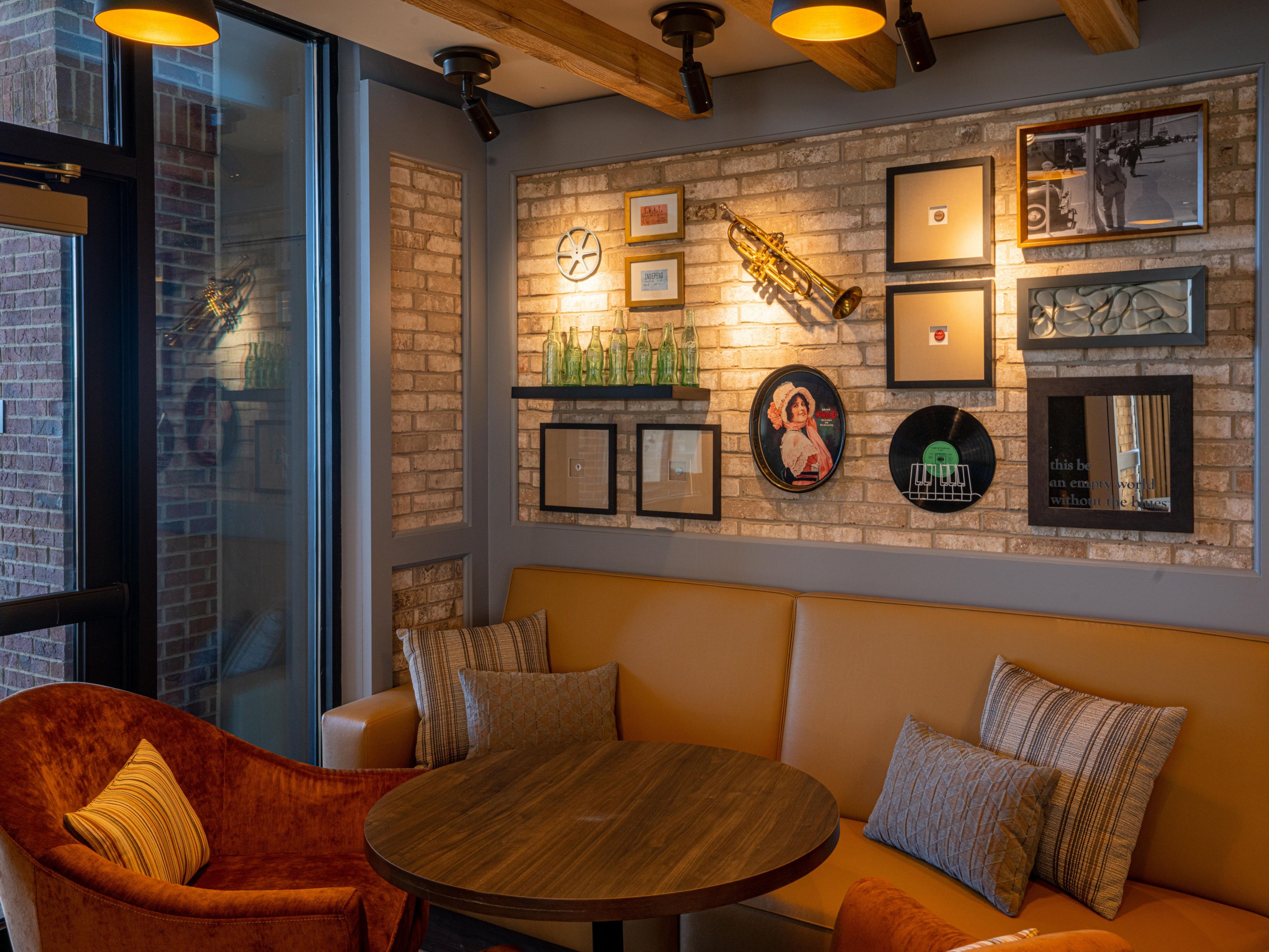 Bar and Lounge