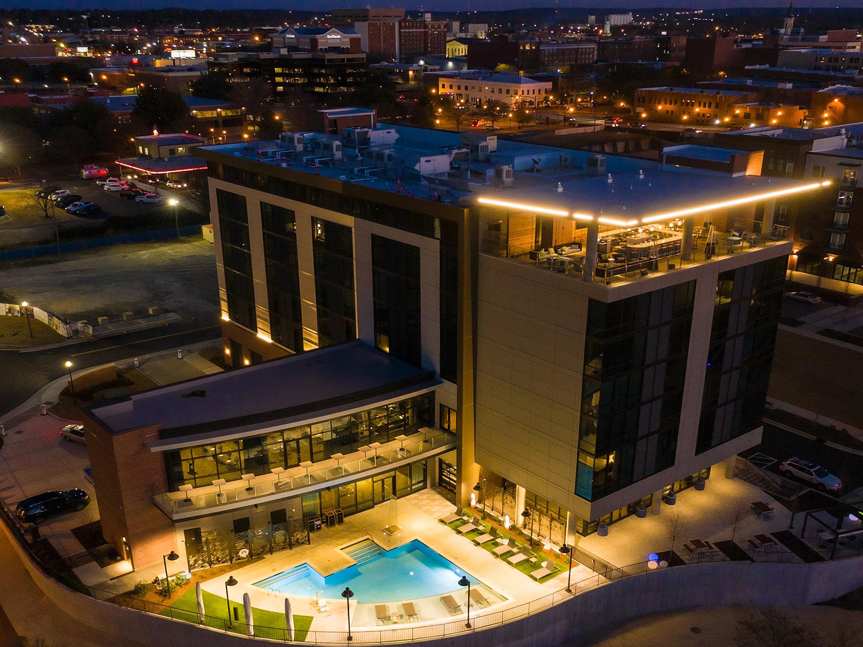 Enjoy stunning views of the Chattahoochee rapids while you relax by the pool. Hungry or thirsty? Our pool bar offers poolside cocktails and a casual menu to satisfy your appetite.
