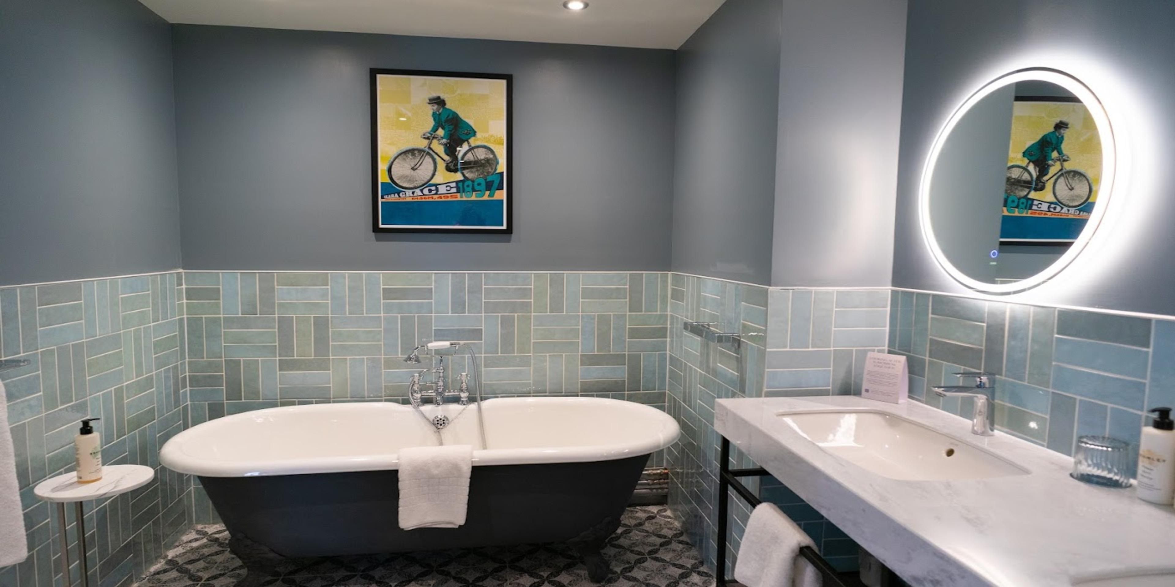Standalone Roll Top Bath