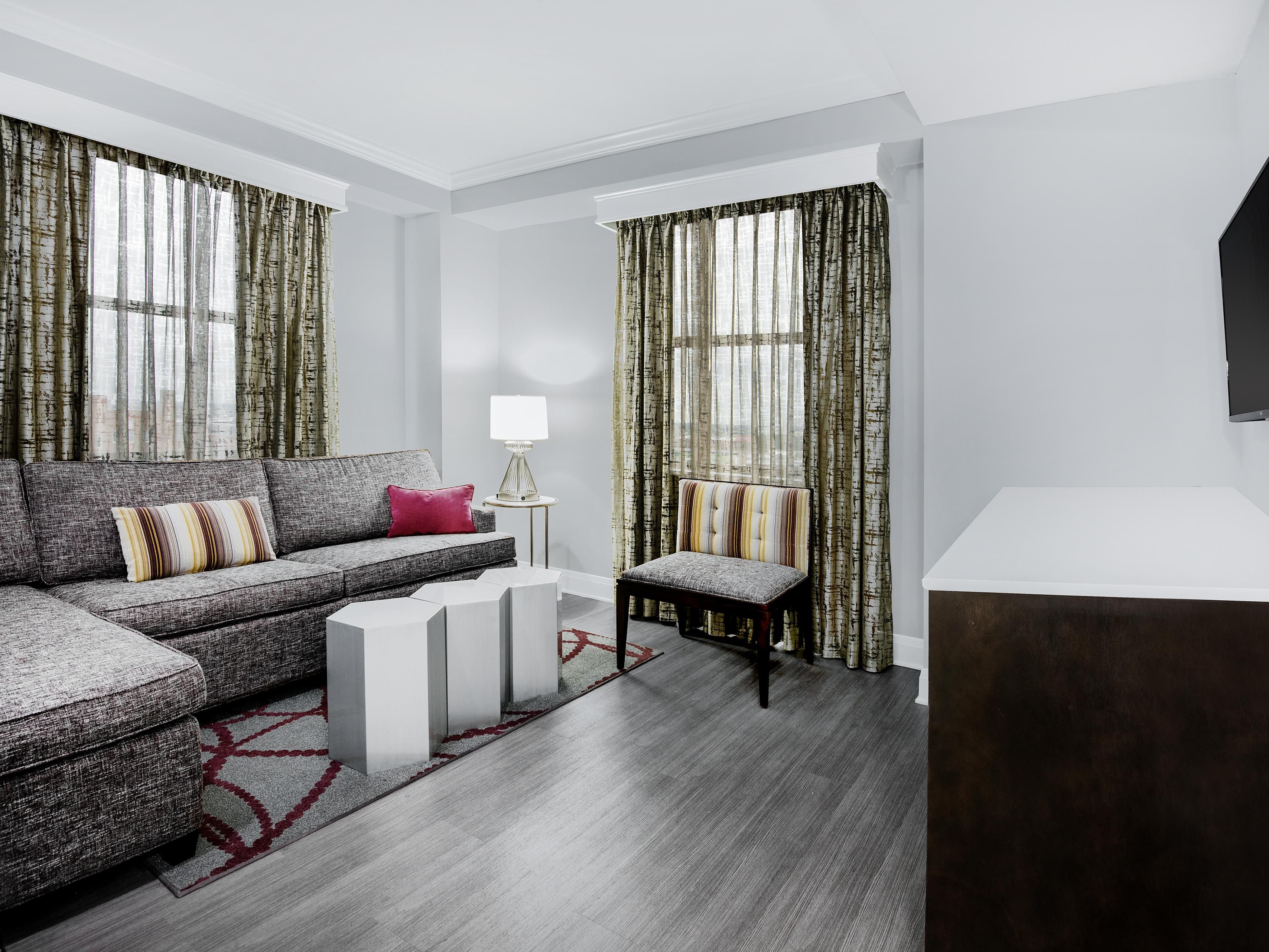 Embrace the suite life during your trip to Dallas and upgrade your stay to one of our sophisticated King or Queen suites with a separate living area for maximum relaxation and sleek lines. Our suites offer separate living areas for maximum relaxation and sleek lines, and modern décor while keeping with the historic nature of the hotel.
