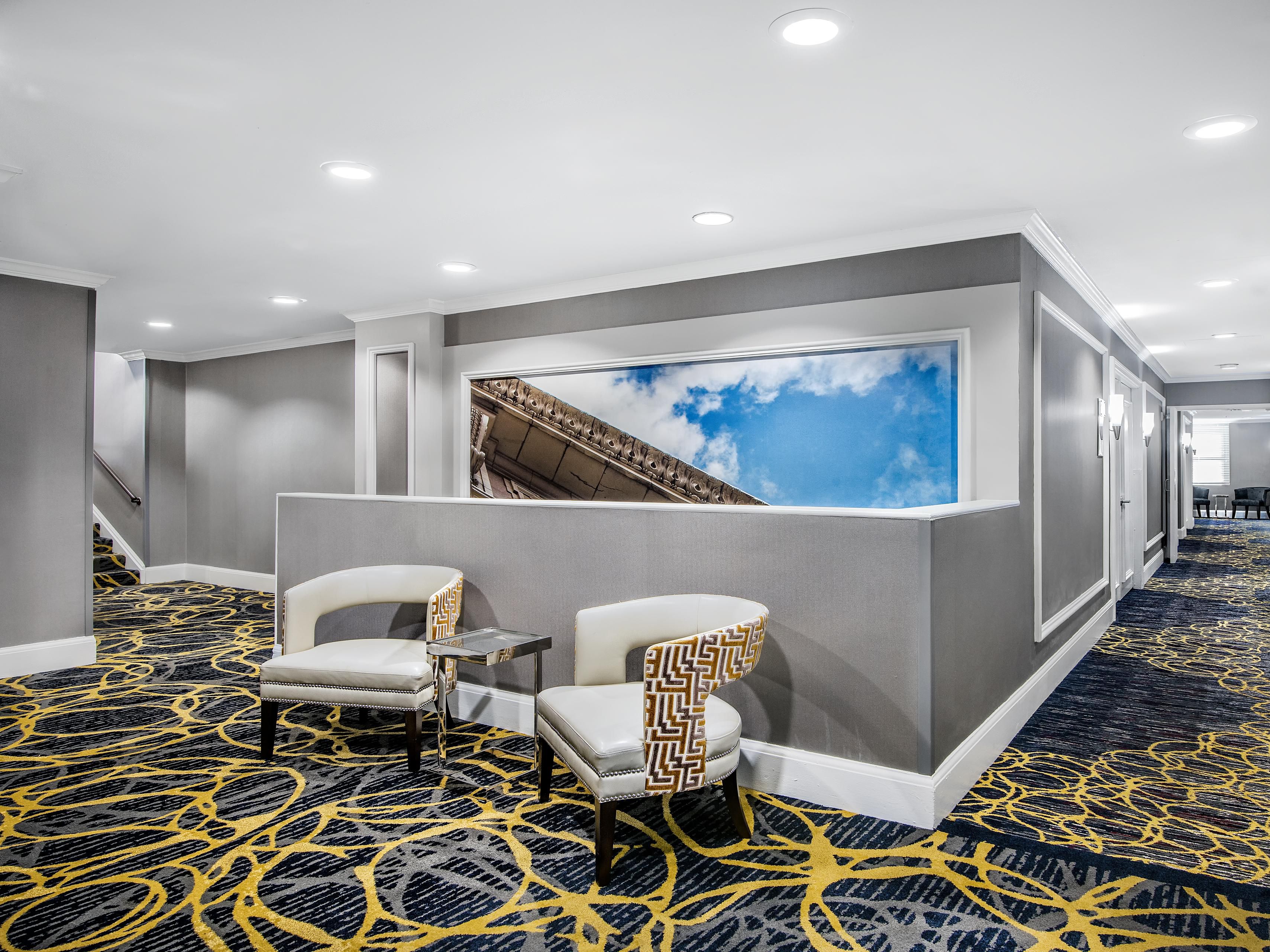 A dynamic space for networking and relaxation.