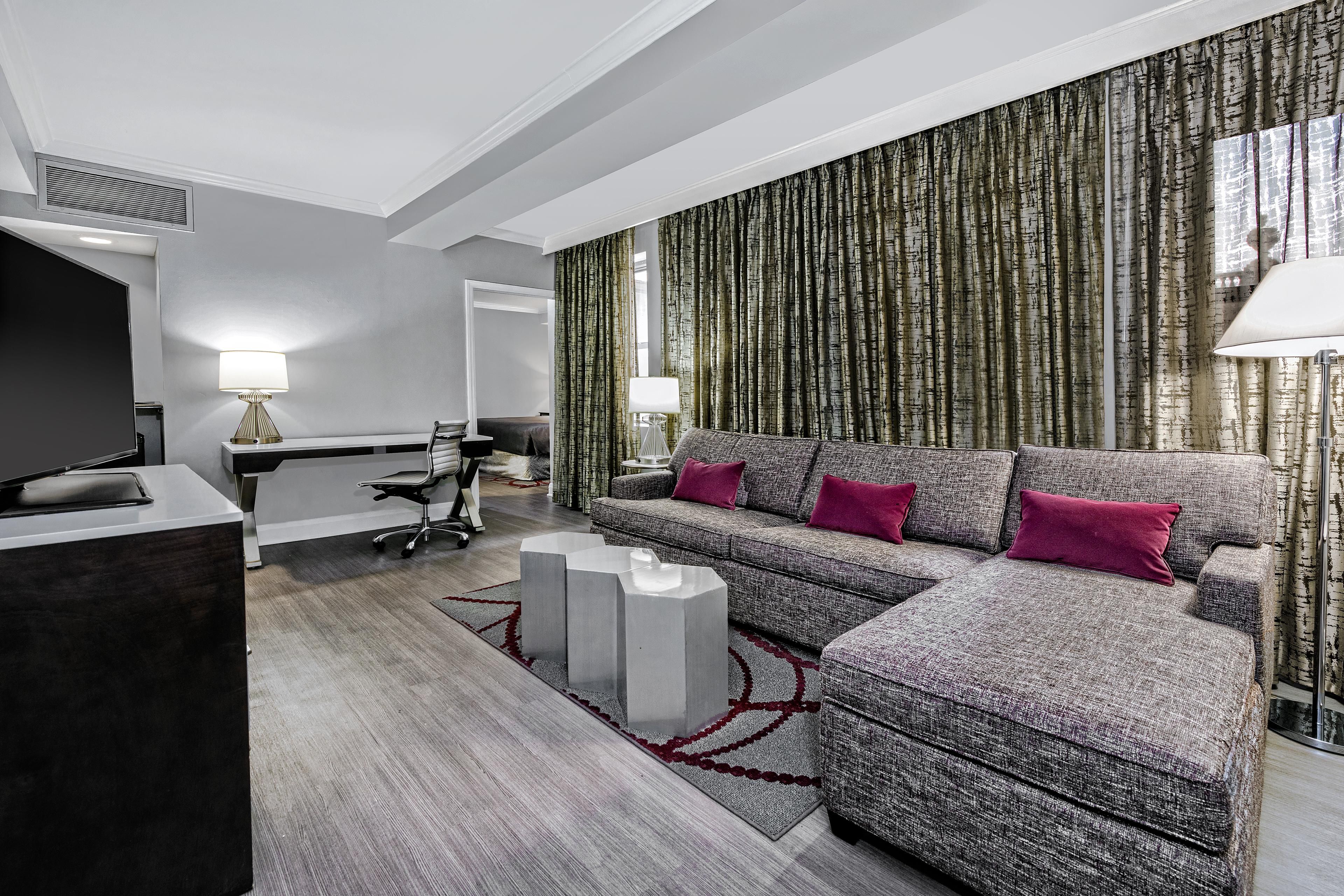 Expand your personal space during your trip to Dallas! Upgrade your stay to one of our sophisticated King or Queen Suite. Our suites offer separate living areas for maximum relaxation, sleek lines and modern décor while keeping with the historic nature of the hotel.