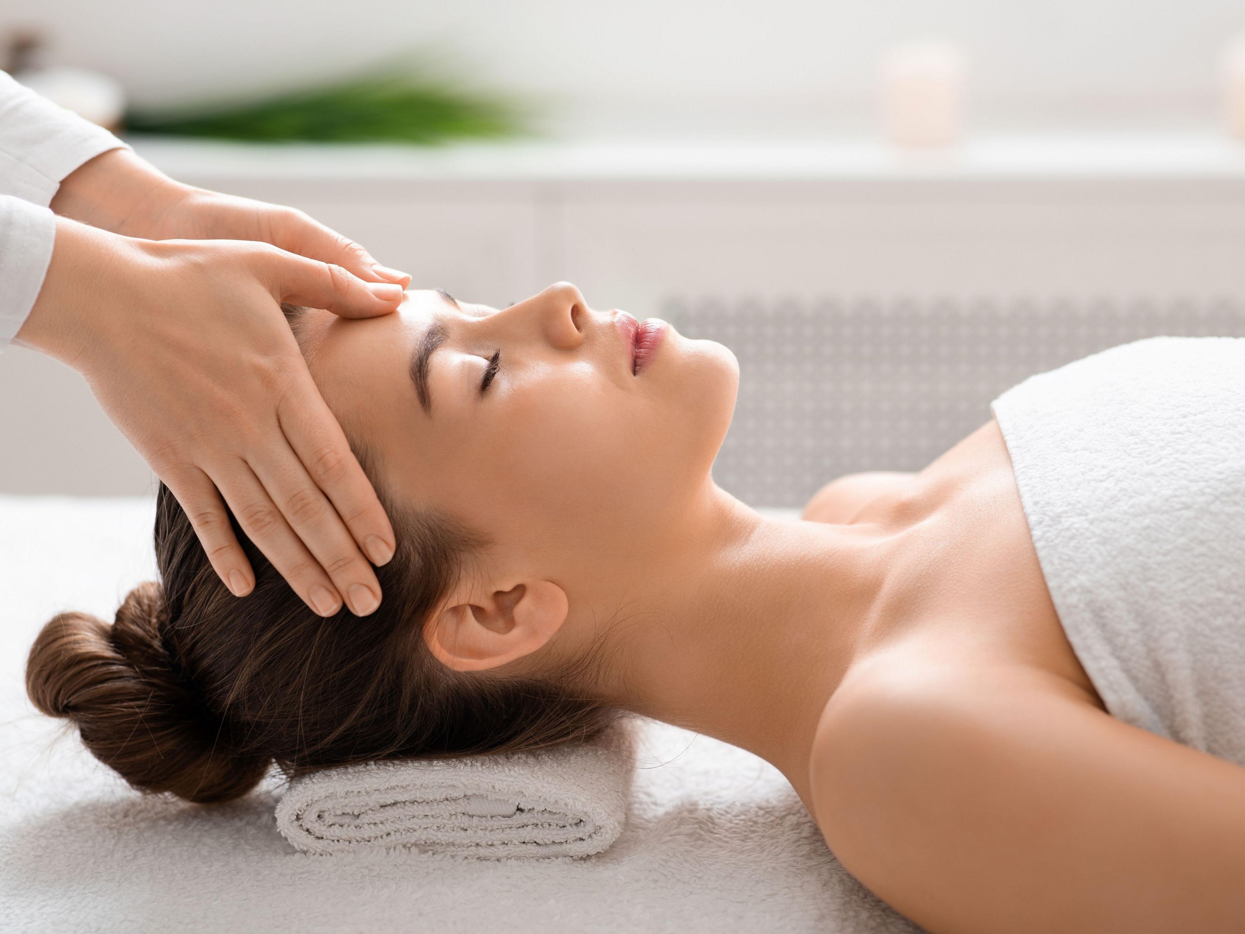 Indulge in customized treatments at Spa Na’Mara, from golden radiance facials and seasonal body wraps to soothing full-body massages. Each service is designed to relax, restore, and rejuvenate in a serene Del Mar setting, giving guests the perfect balance of wellness and tranquility.