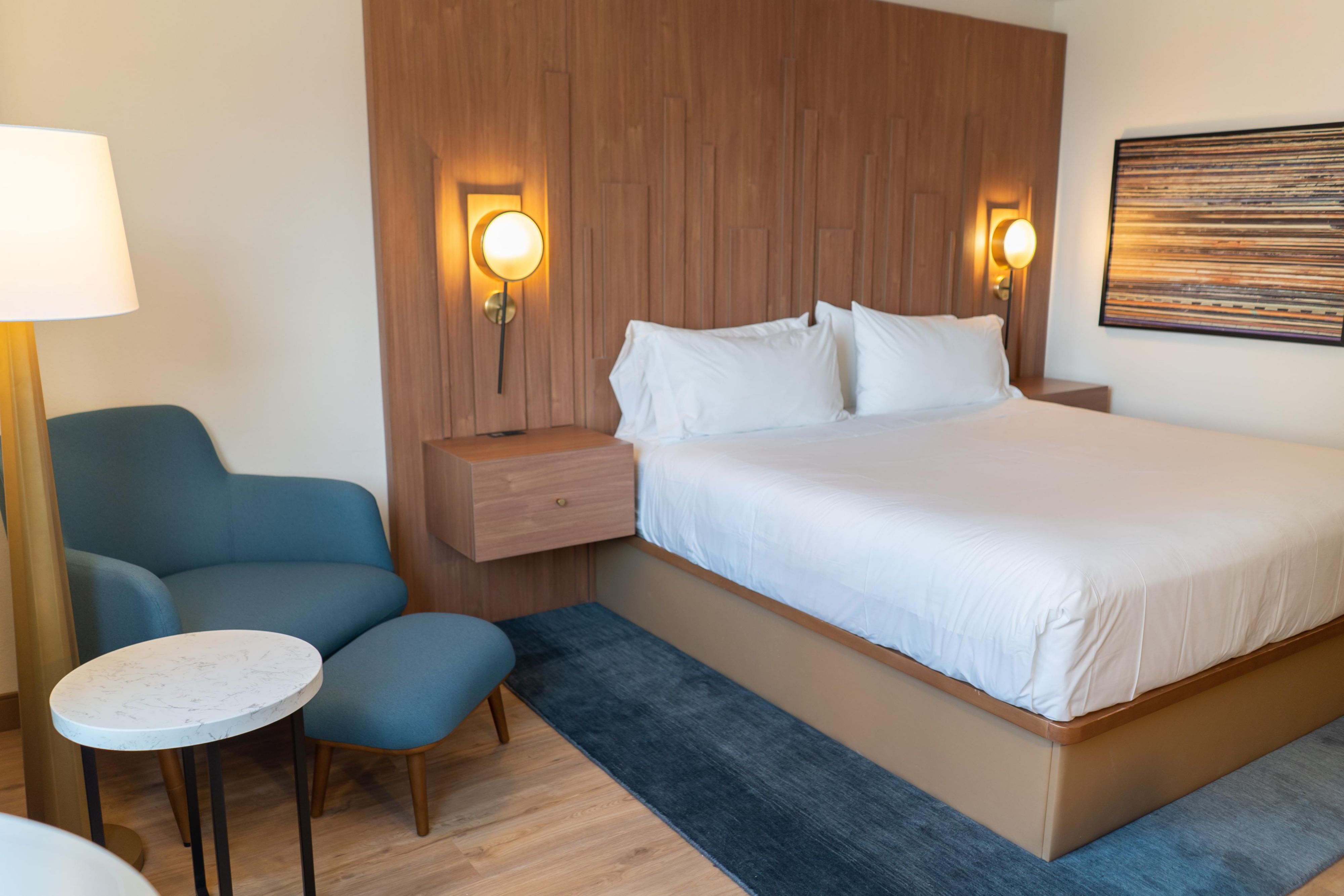Relax in our creatively renovated rooms and suites that bring a fresh new boutique experience to downtown Detroit. Enjoy a chic urban retreat with modern furnishings. Our guestrooms feature comfy plush beds with spacious workspaces and HDTVs. Stay in our spacious suites with wet bars, sofa beds, and mini fridges. 