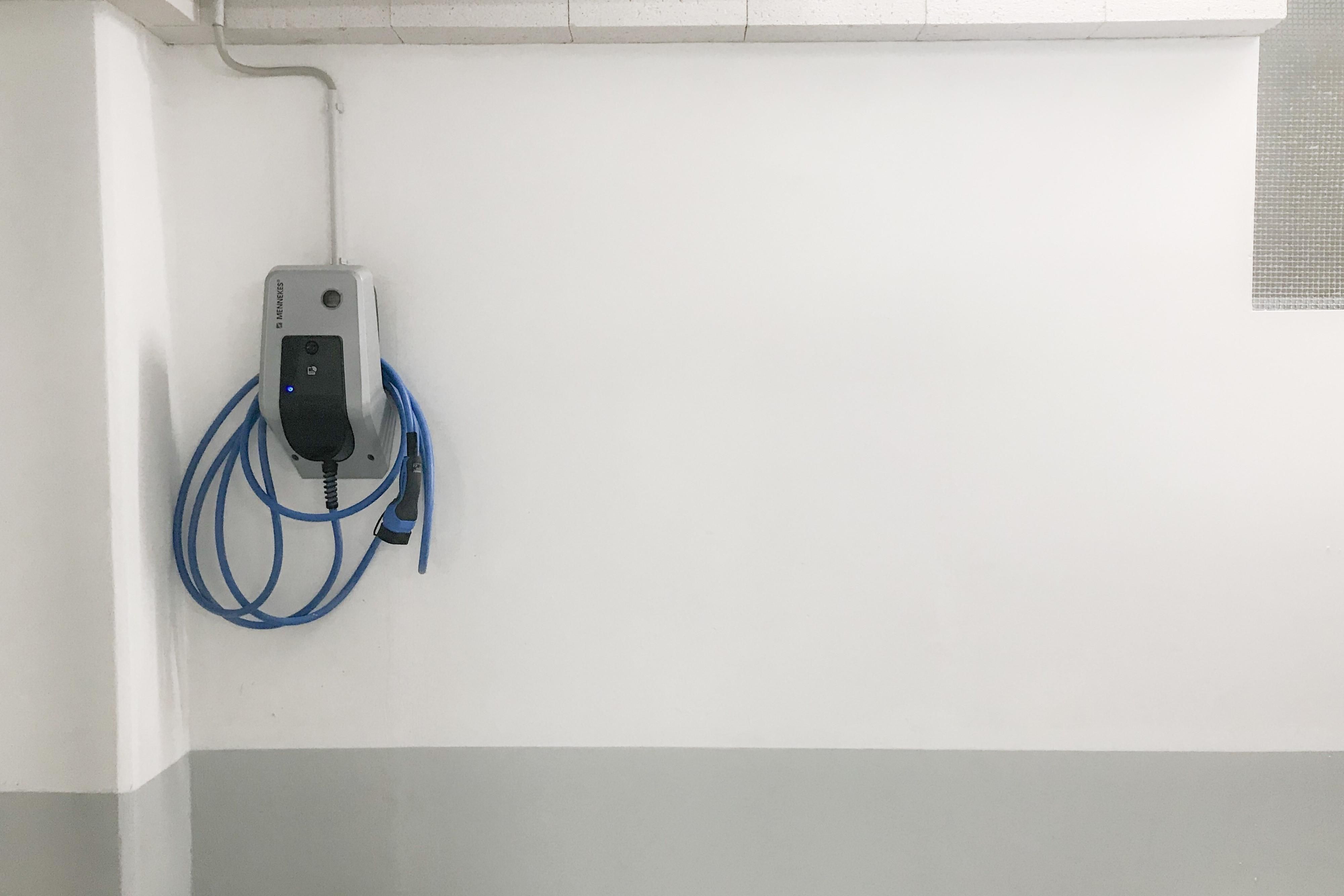 Nutzen Sie unser Ladestation für Ihr Elektroauto in unserer Tiefgarage zum Selbstkostenpreis.